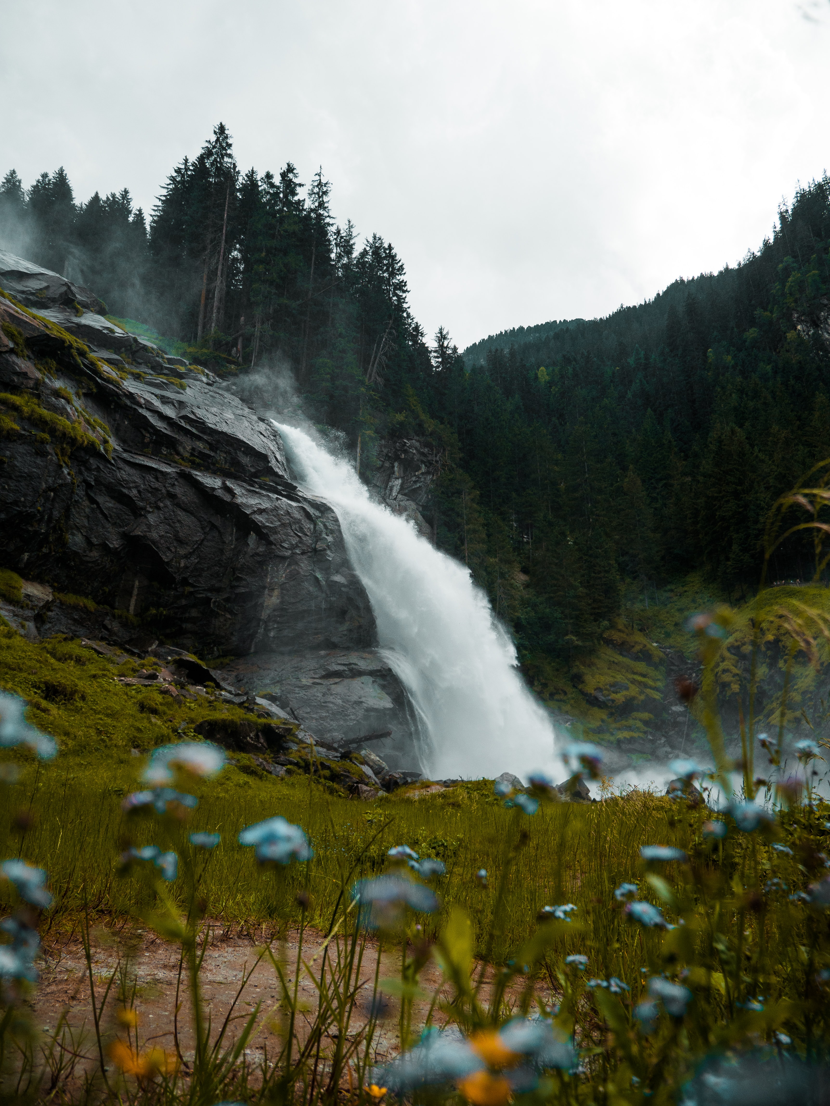 Handy-Wallpaper Natur, Wasserfall, Wald, Landschaft kostenlos herunterladen.