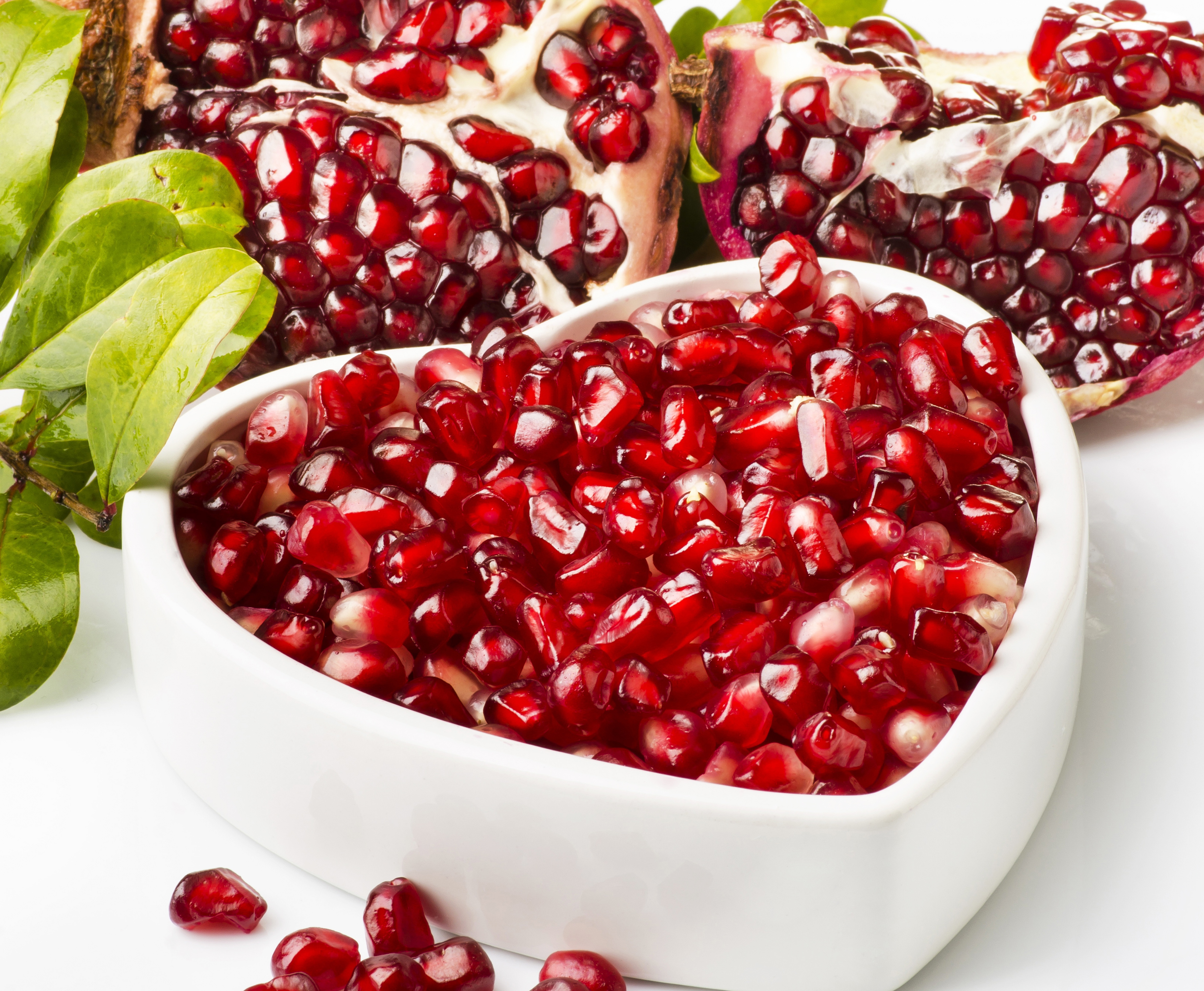 Free download wallpaper Fruits, Food, Fruit, Pomegranate, Heart Shaped on your PC desktop