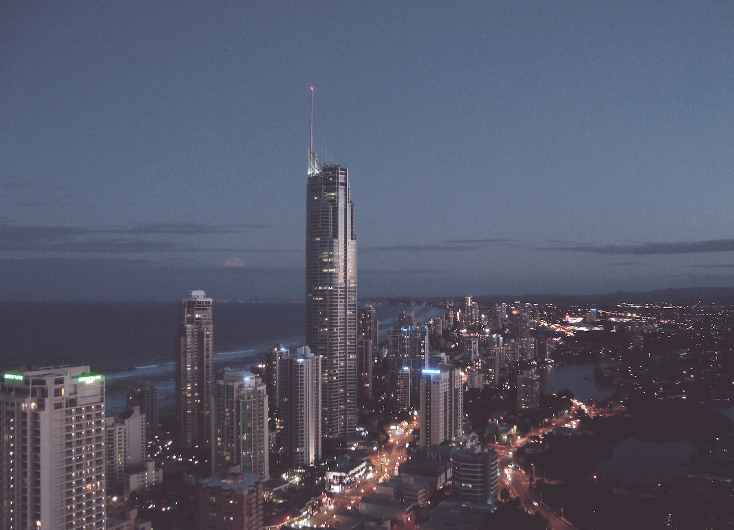 PCデスクトップに都市, オーストラリア, マンメイド, ゴールドコースト画像を無料でダウンロード