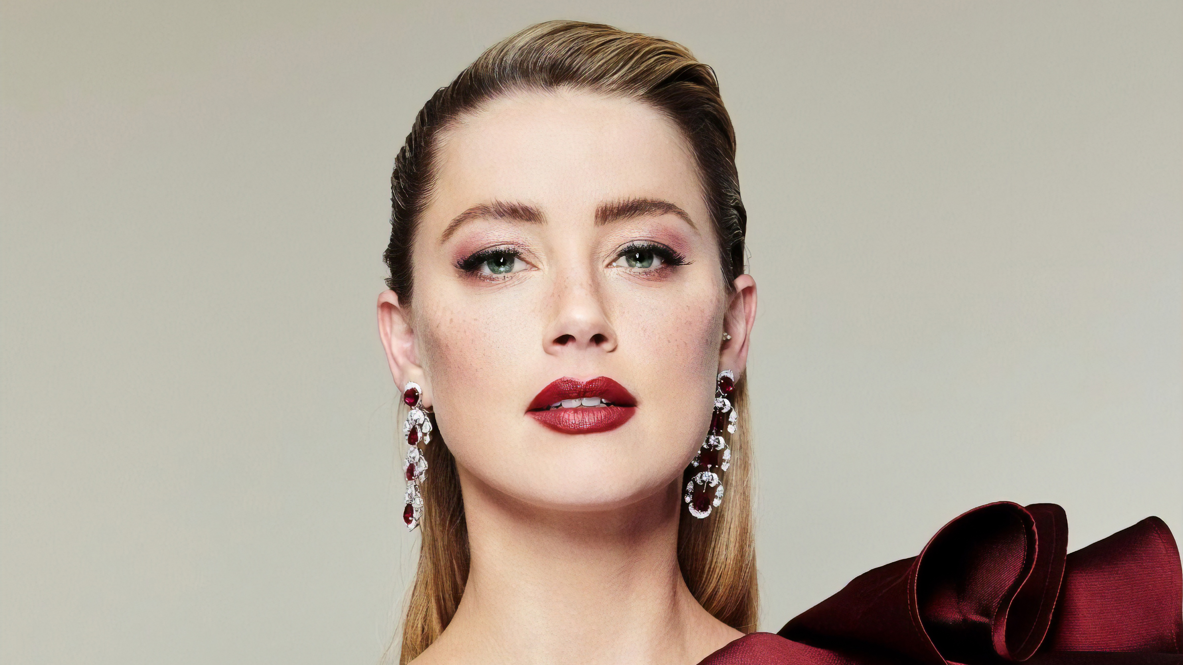 Download mobile wallpaper Close Up, Redhead, Blonde, Face, Earrings, Green Eyes, Blue Eyes, American, Celebrity, Actress, Lipstick, Amber Heard for free.