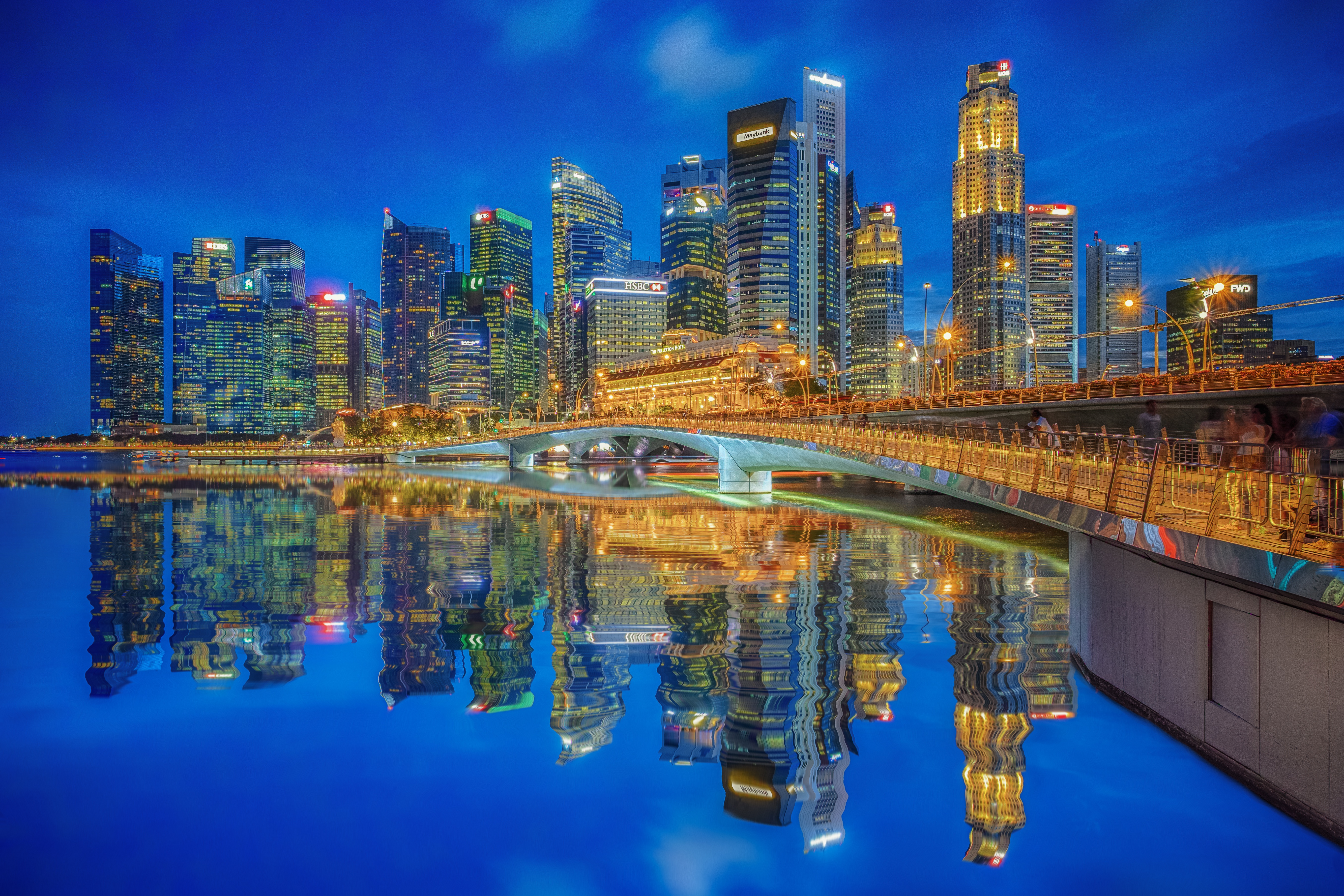 無料モバイル壁紙都市, 橋, 街, 超高層ビル, 建物, 反射, シンガポール, 夜, マンメイドをダウンロードします。