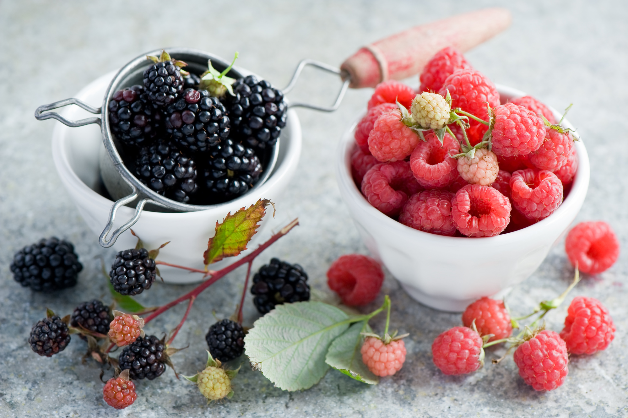 Free download wallpaper Food, Raspberry, Blackberry, Berry, Fruit on your PC desktop
