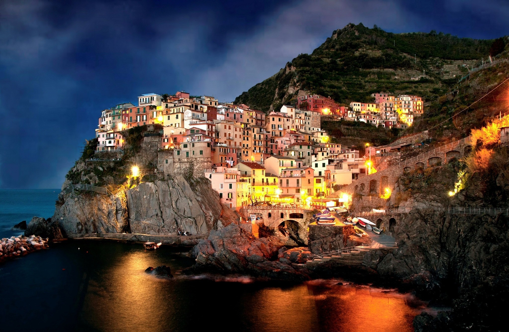 village, man made, manarola, amalfi, house, italy, light, mountain, night, towns