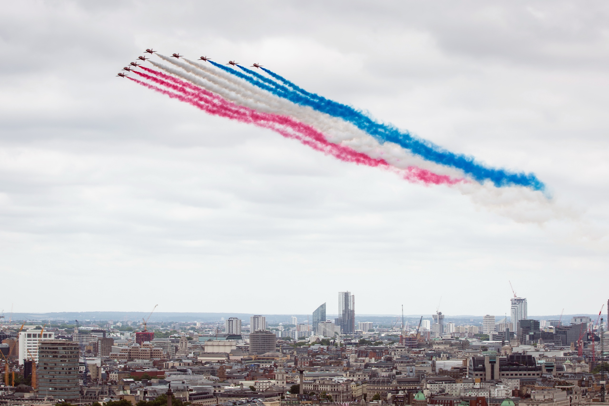 Free download wallpaper Smoke, City, Cityscape, Aircraft, Military, Jet Fighter, Air Show, Military Aircraft on your PC desktop