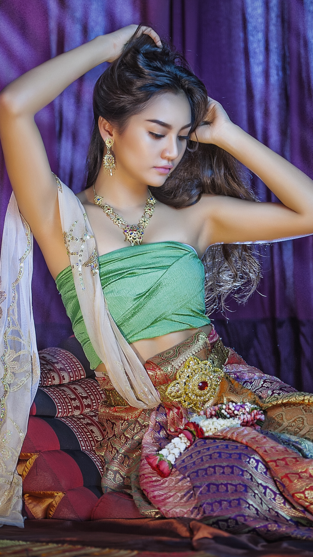 Handy-Wallpaper Orientalisch, Modell, Frauen, Ohrringe, Halskette, Asiatinnen, Traditionelles Kostüm, Thailändisch, Drapieren kostenlos herunterladen.