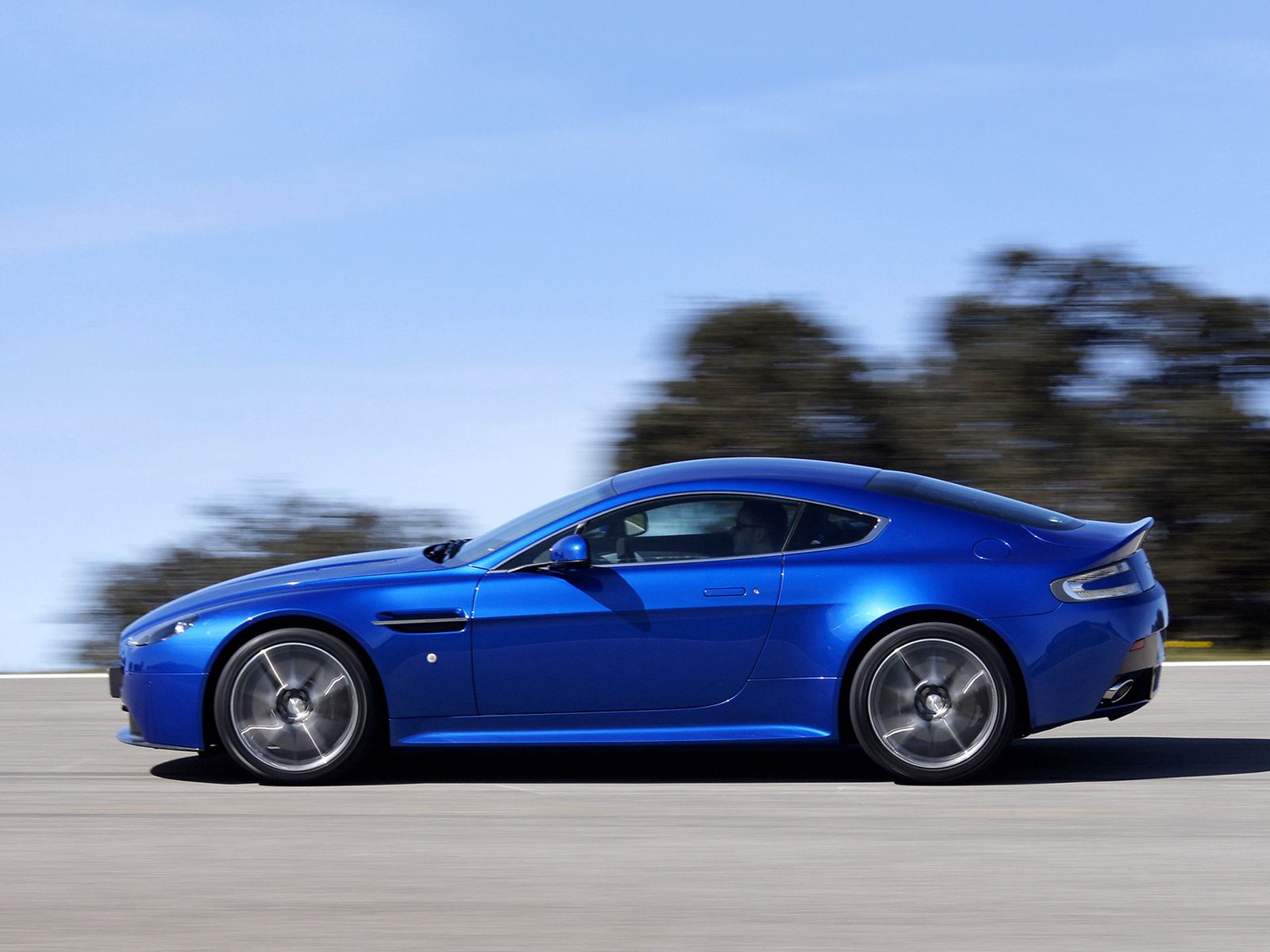 Free download wallpaper Auto, Speed, 2011, V8, Vantage, Aston Martin, Cars, Side View on your PC desktop