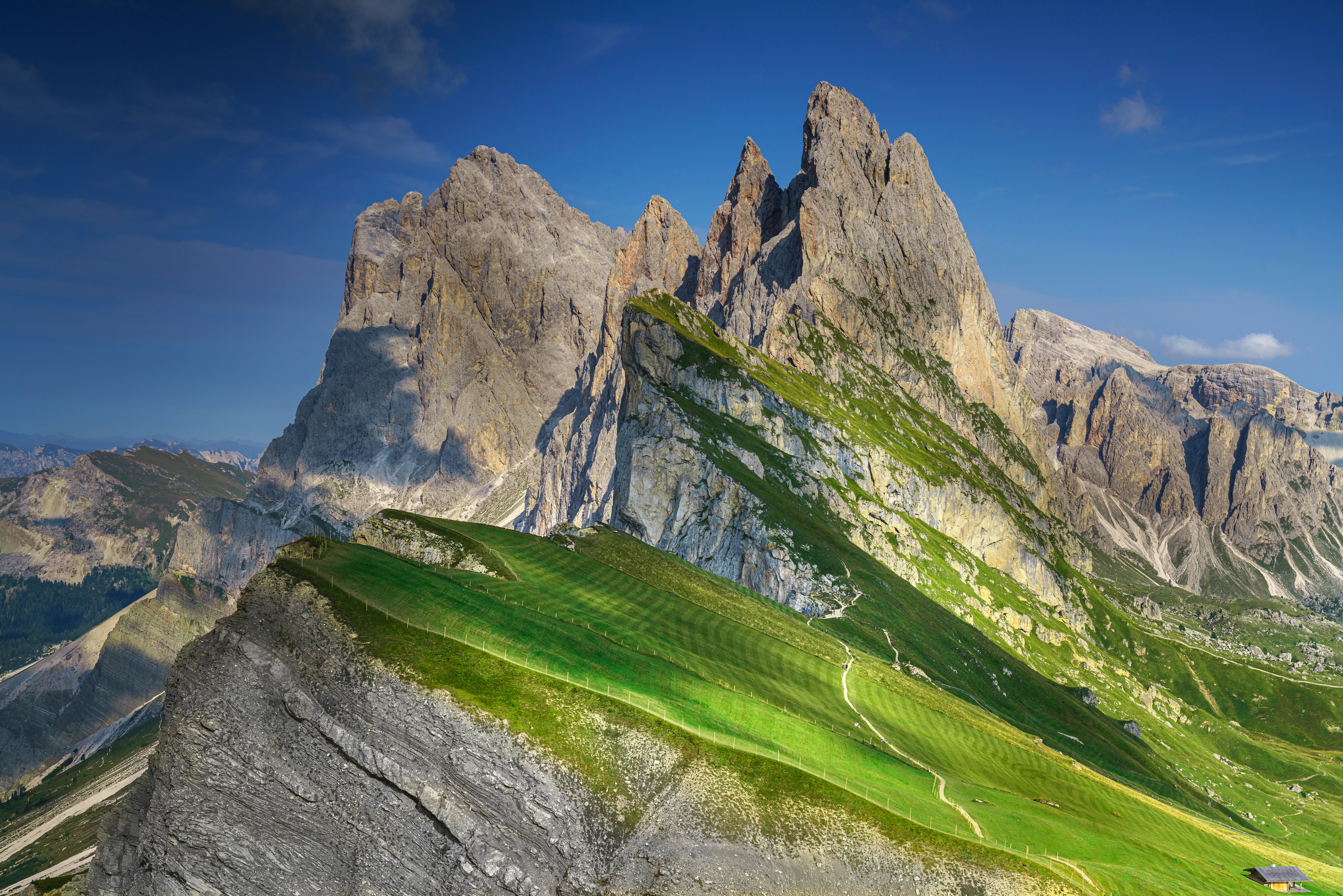 Download mobile wallpaper Mountains, Italy, Mountain, Peak, Alps, Earth, Alps Mountain for free.