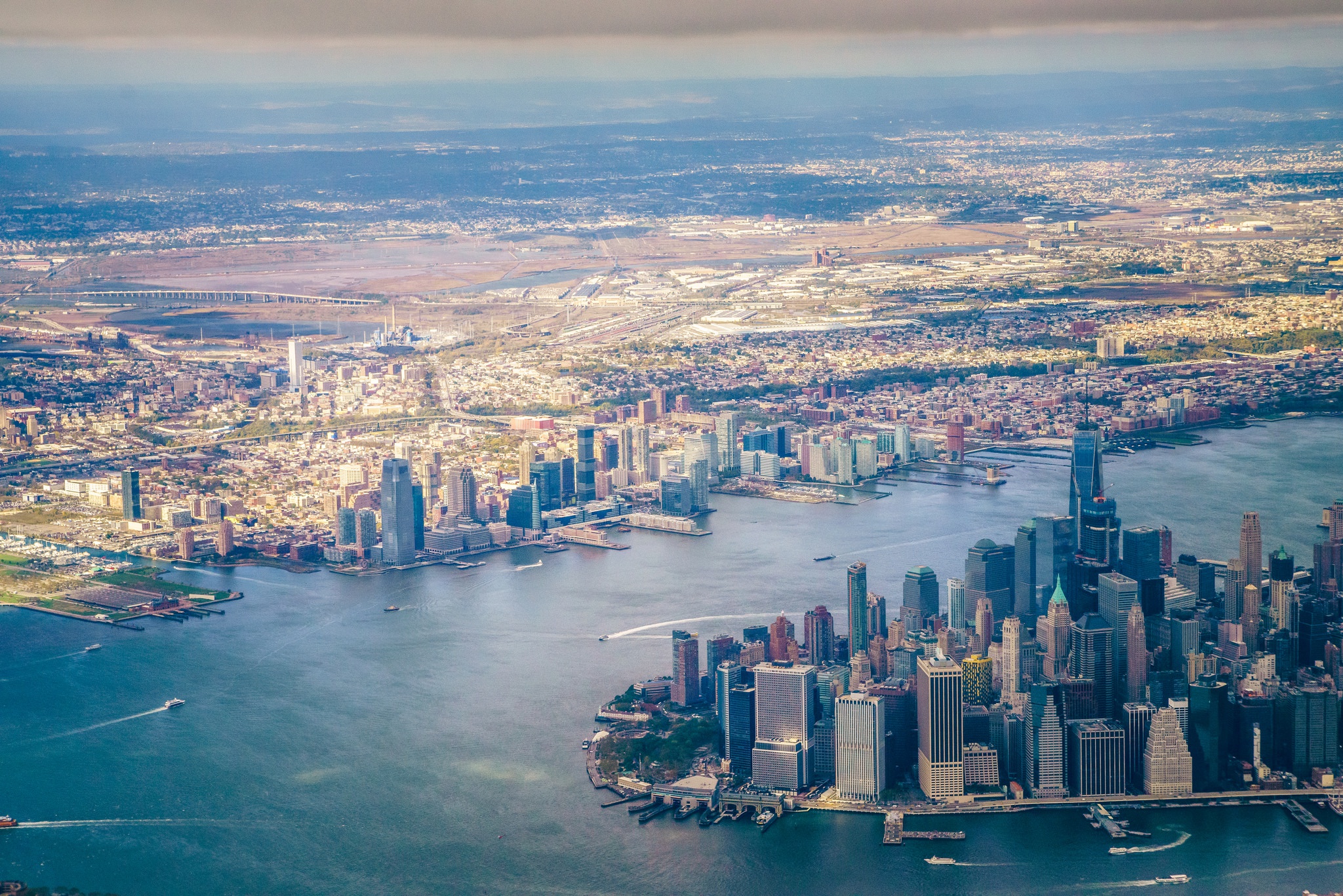 Laden Sie das Städte, Wolkenkratzer, Gebäude, Panorama, Stadtbild, New York, Vereinigte Staaten Von Amerika, Menschengemacht, Großstadt, Luftbildfotografie-Bild kostenlos auf Ihren PC-Desktop herunter