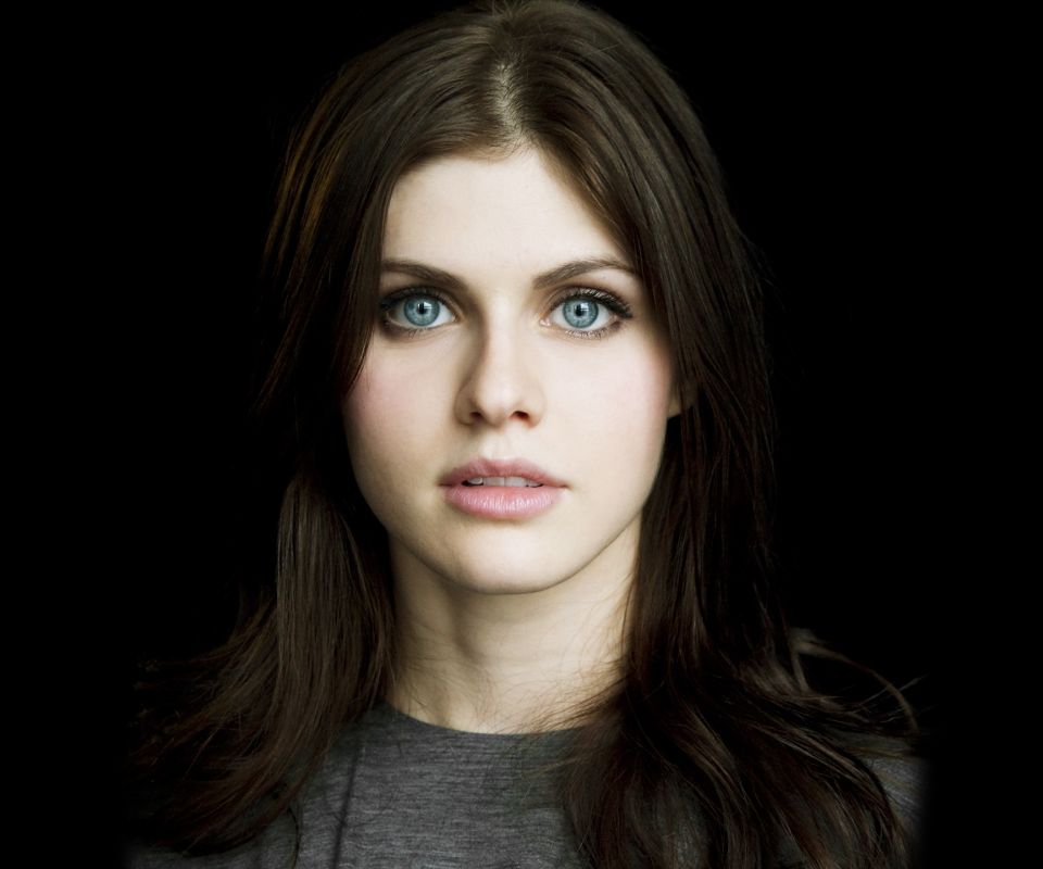 Download mobile wallpaper Celebrity, Alexandra Daddario for free.