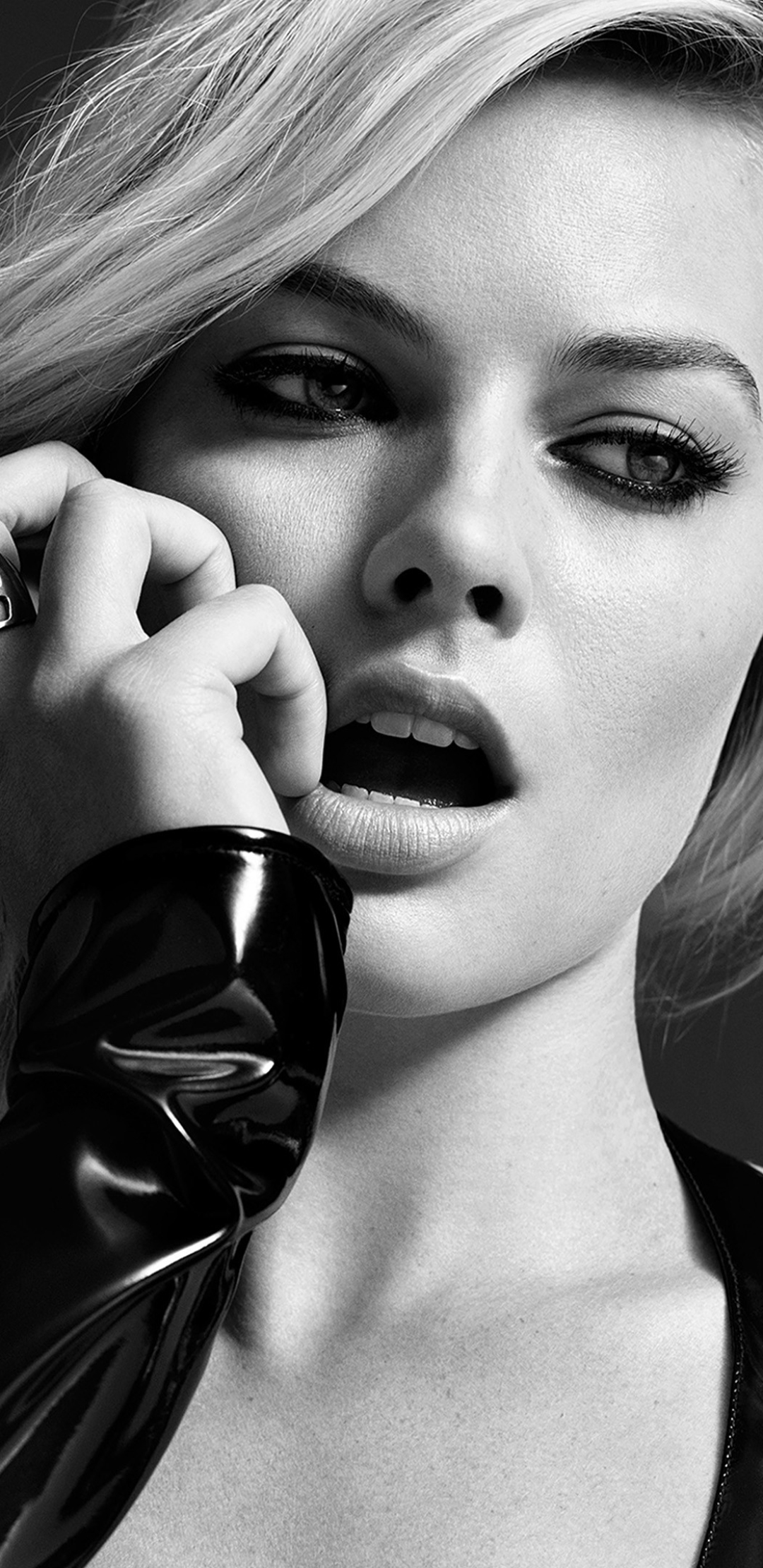 Download mobile wallpaper Monochrome, Blonde, Face, Celebrity, Black & White, Actress, Australian, Margot Robbie for free.