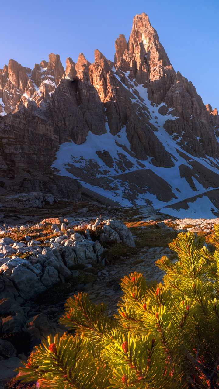 Download mobile wallpaper Mountains, Italy, Mountain, Earth, Cliff, Dolomites, Tre Cime Di Lavaredo for free.