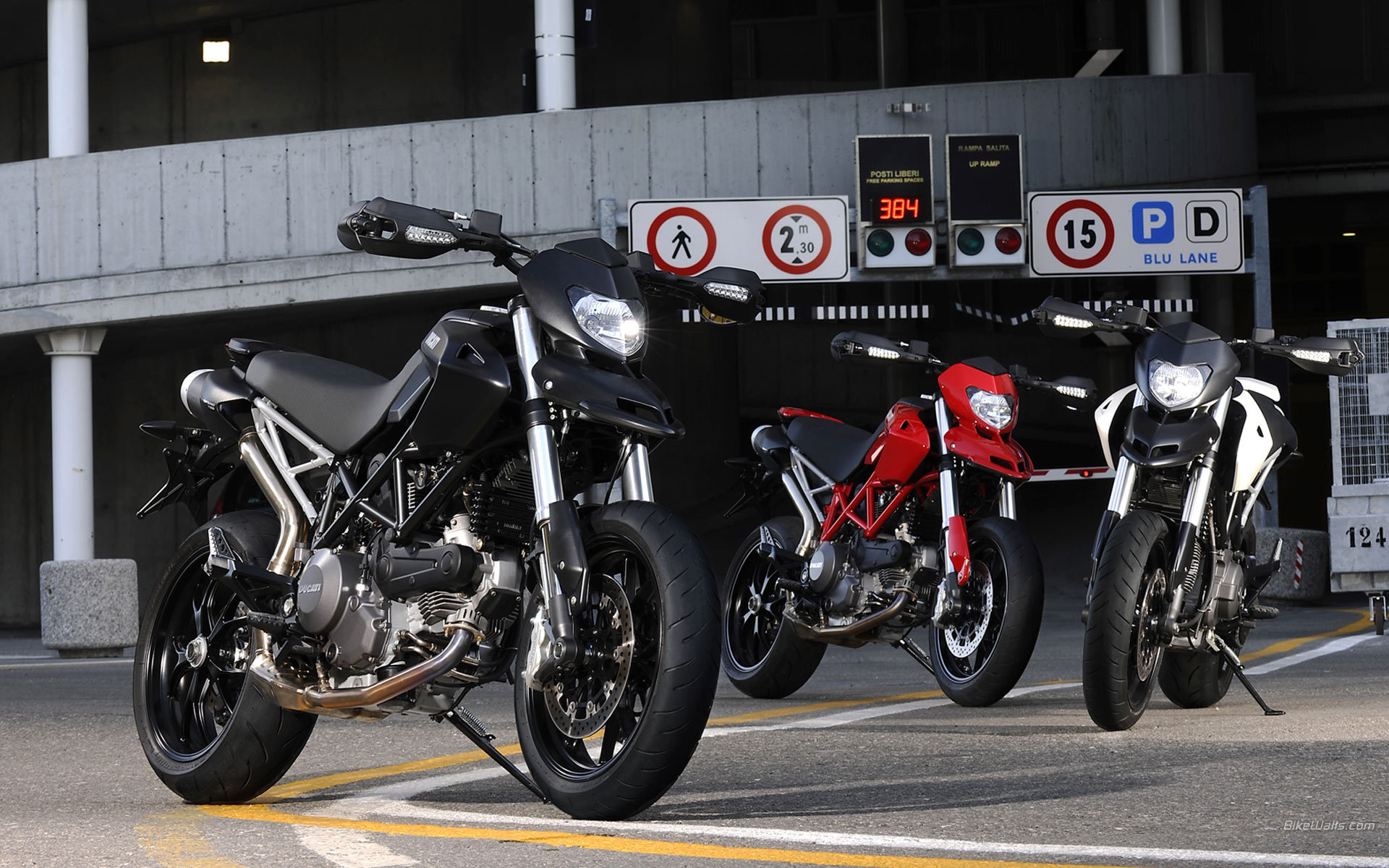Laden Sie Ducati Hyperstrada HD-Desktop-Hintergründe herunter