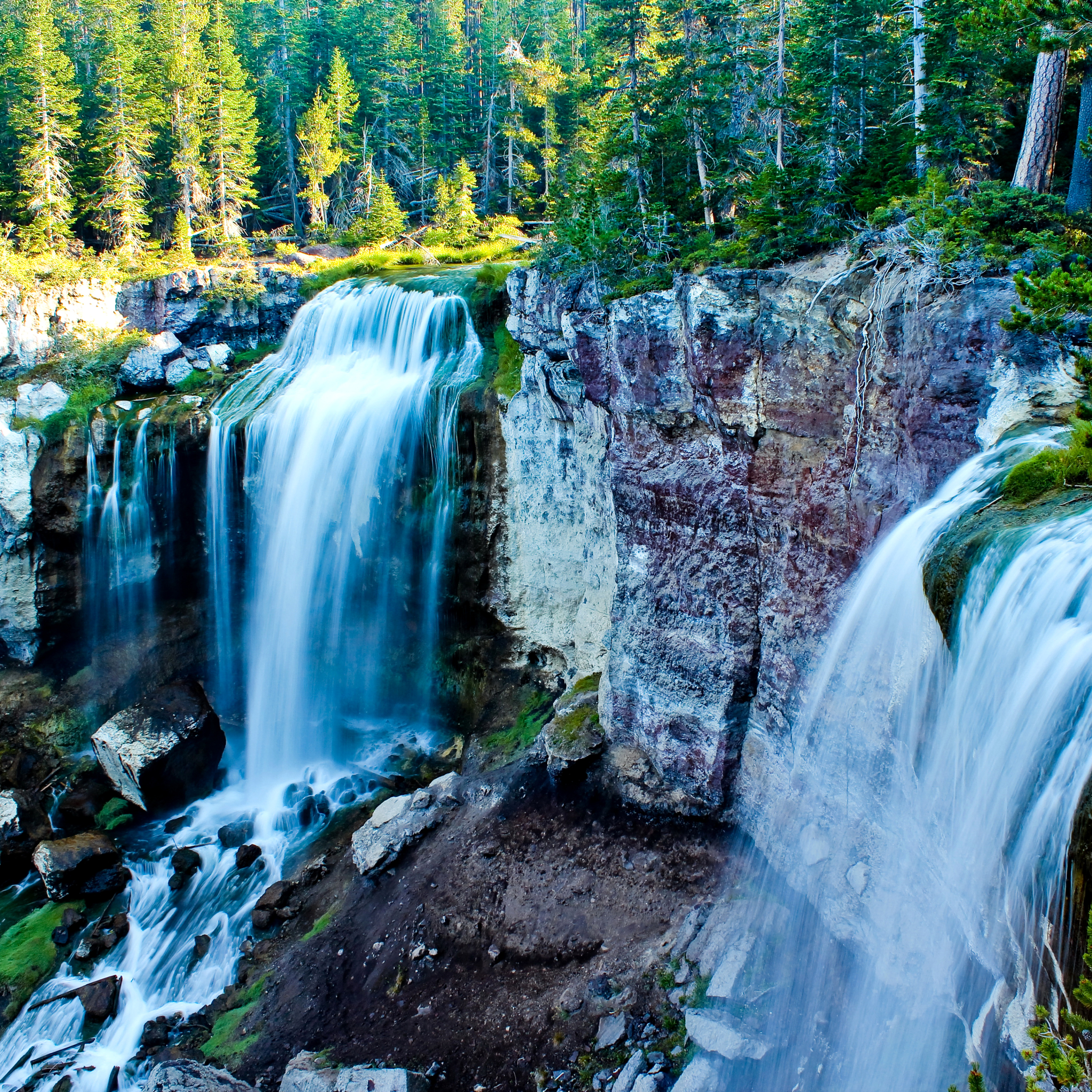 Handy-Wallpaper Wasserfälle, Wasserfall, Wald, Baum, Erde, Stein, Erde/natur kostenlos herunterladen.