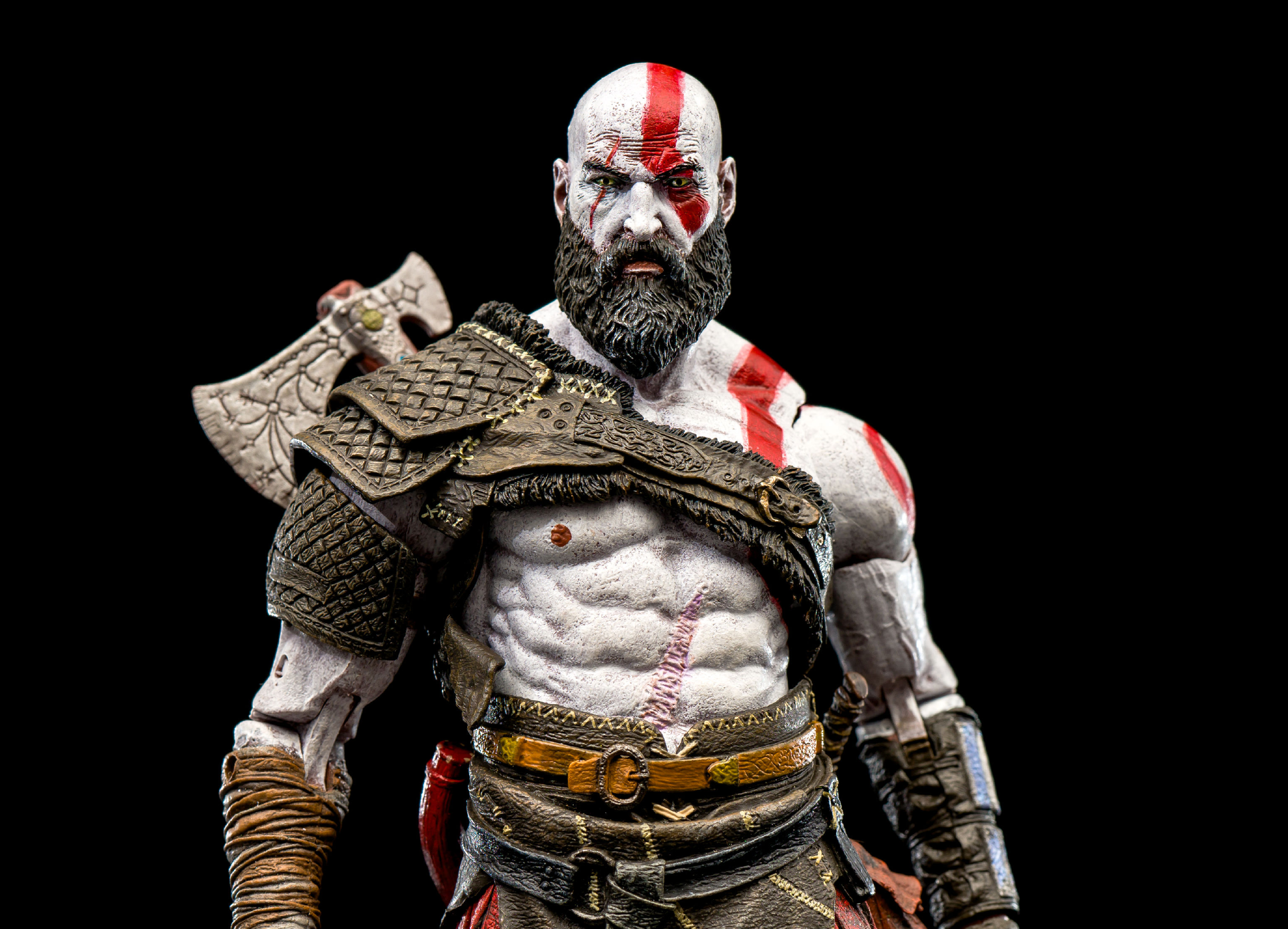 428662 descargar fondo de pantalla god of war, videojuego, dios de la guerra (2018), figurilla, kratos (dios de la guerra): protectores de pantalla e imágenes gratis