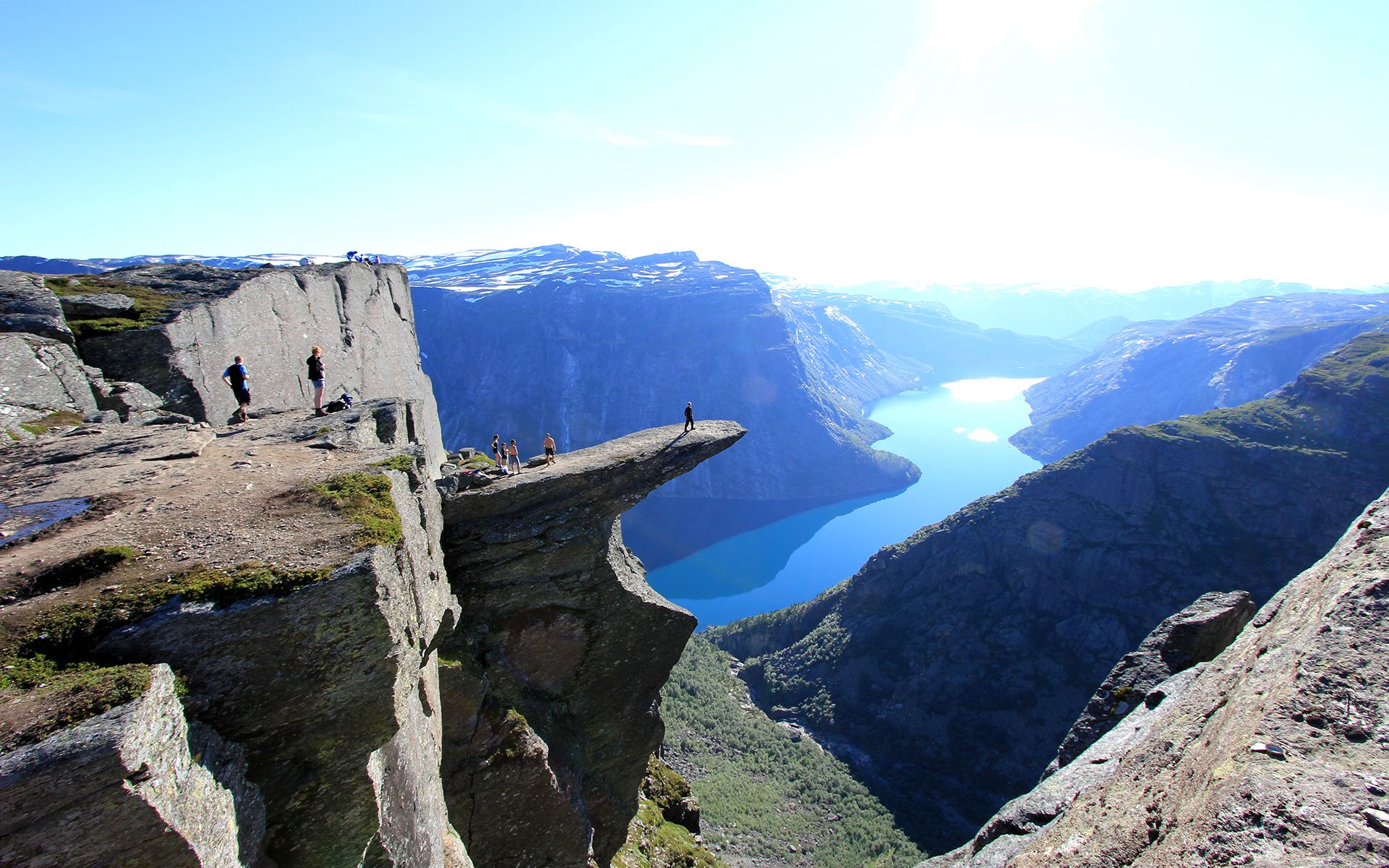 Скачать картинку Пейзаж, Гора, Озеро, Норвегия, Фотографии в телефон бесплатно.