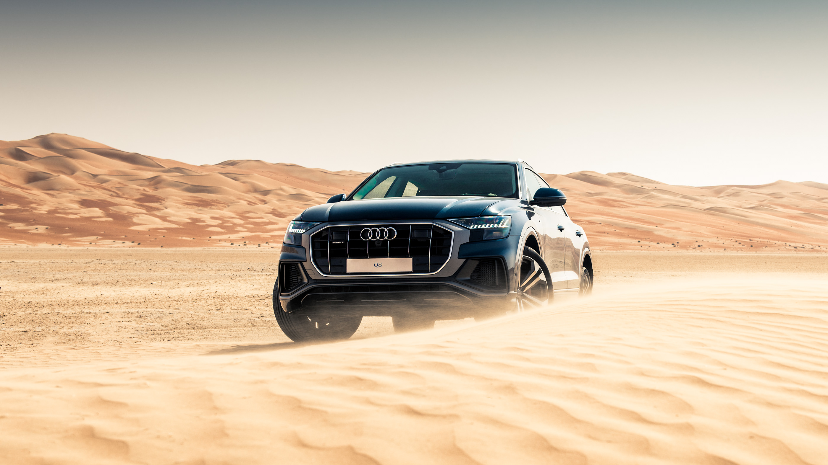 Baixe gratuitamente a imagem Audi, Deserto, Carro, Suv, Audi Q8, Veículos na área de trabalho do seu PC