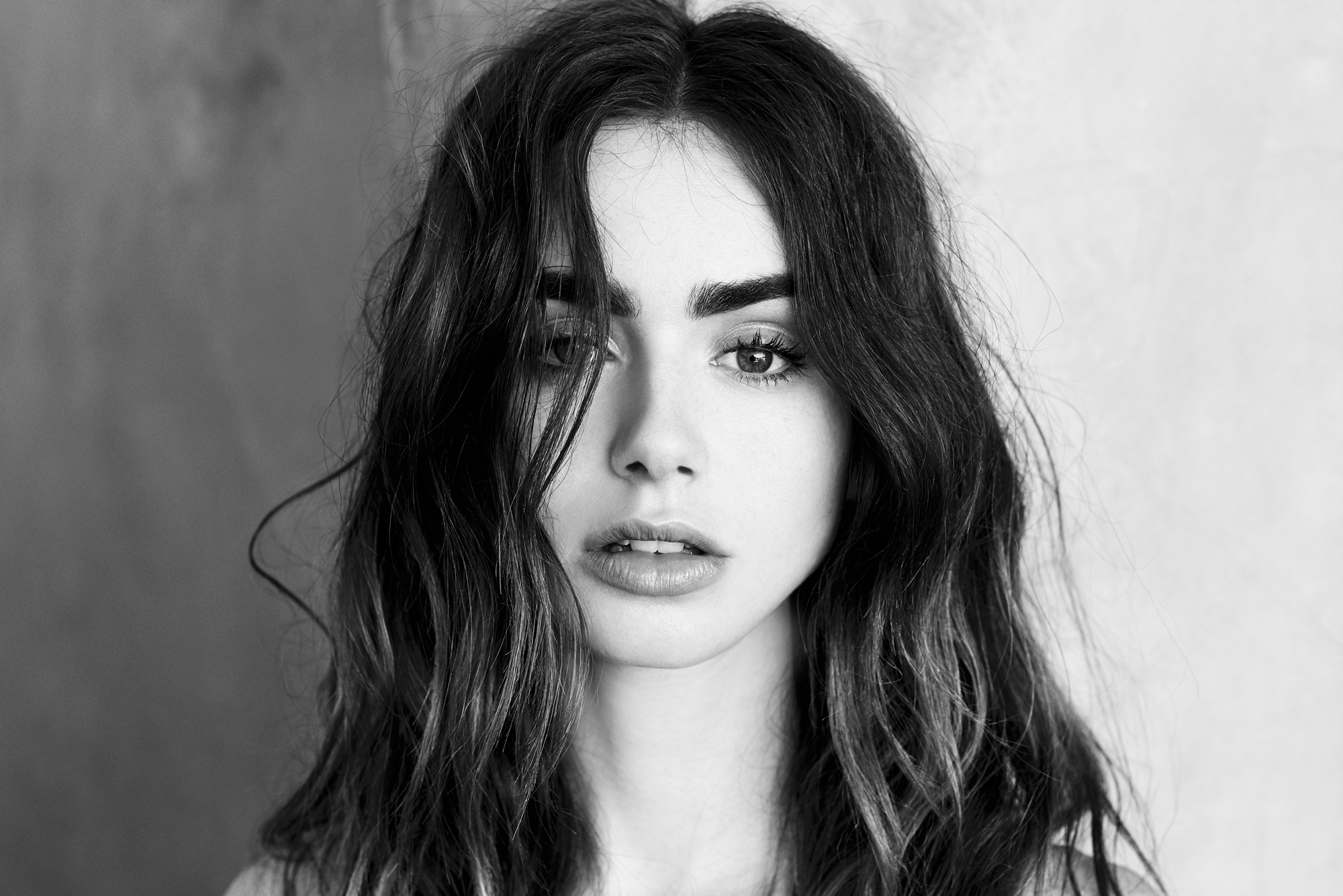 Free download wallpaper English, Face, Celebrity, Black & White, Actress, Lily Collins on your PC desktop