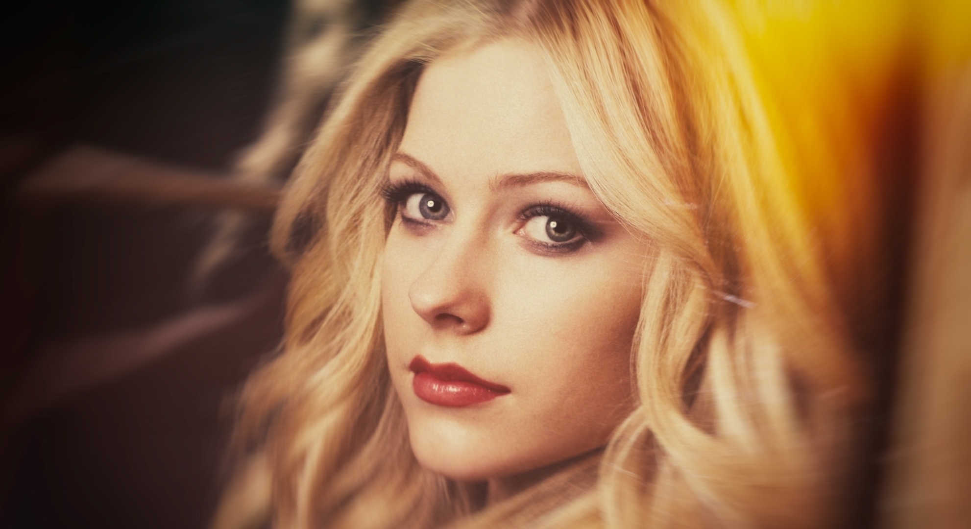 Download mobile wallpaper Music, Avril Lavigne, Singer, Blonde, Face for free.