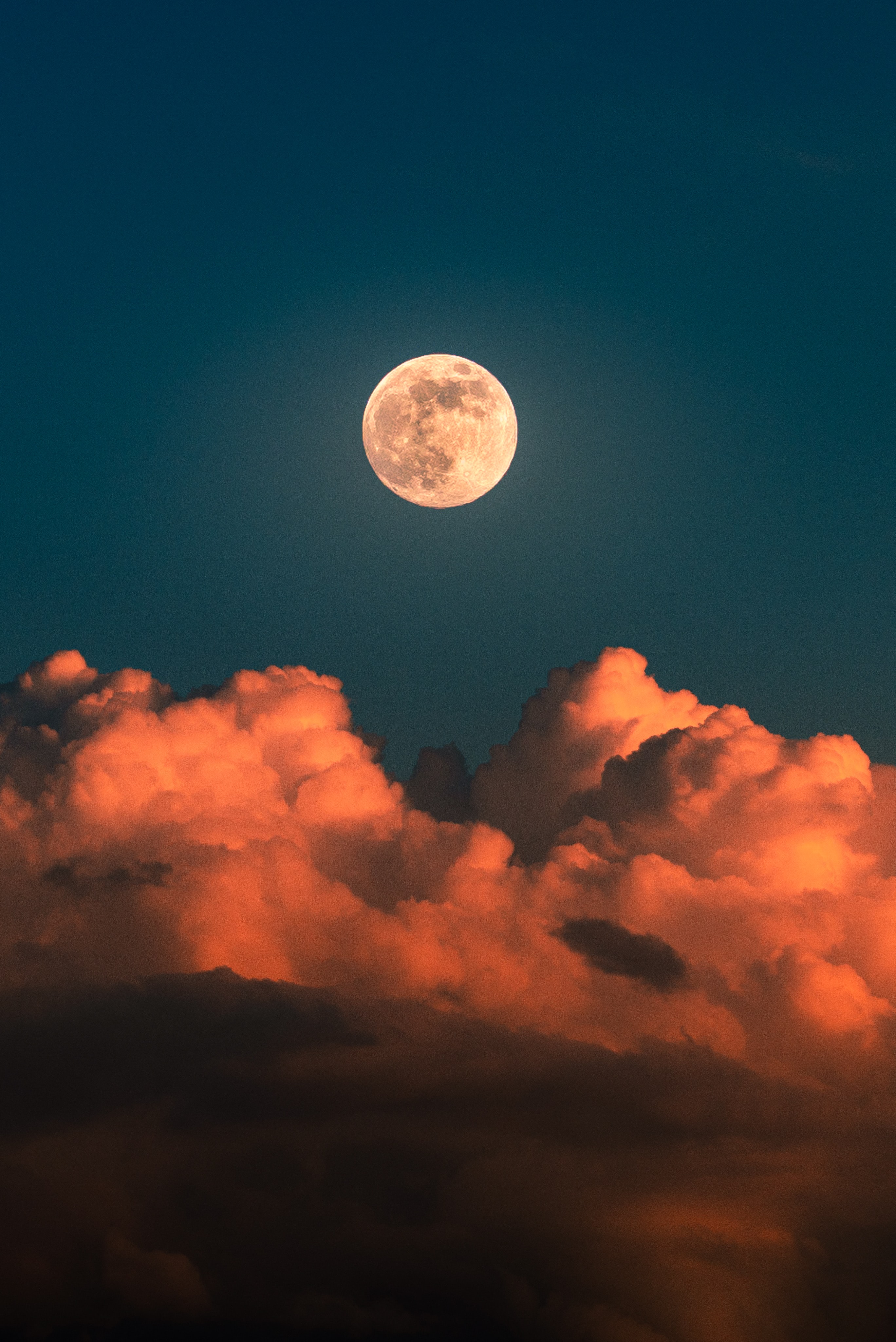 138900 завантажити картинку хмари, природа, небо, місяць, повний місяць - шпалери і заставки безкоштовно