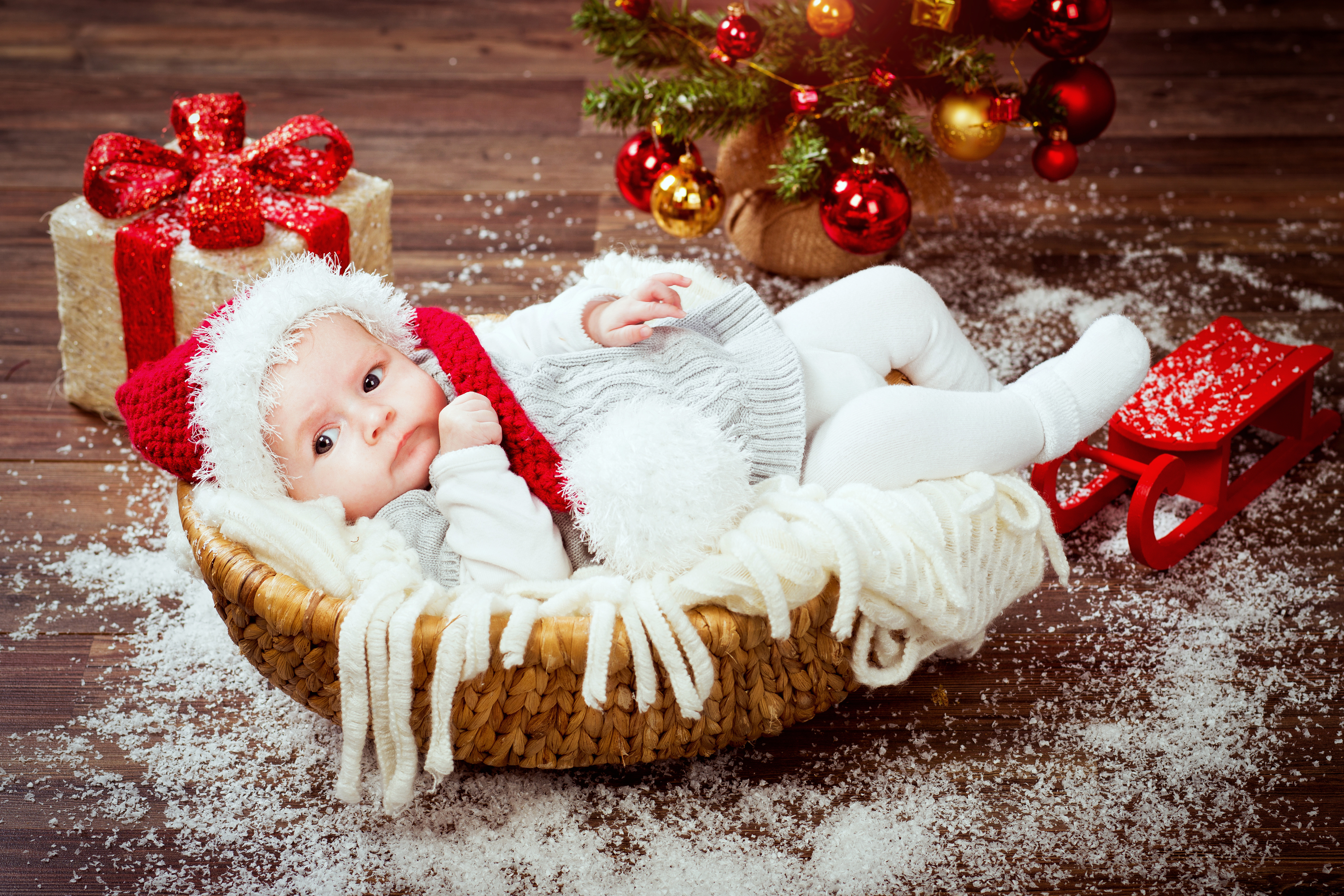 Free download wallpaper Christmas, Gift, Photography, Baby on your PC desktop