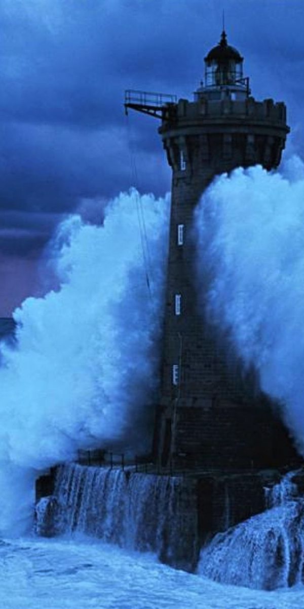 Desktop wallpaper: Man Made, Lighthouse, Ocean, Sea, Storm, Wave 4K ...
