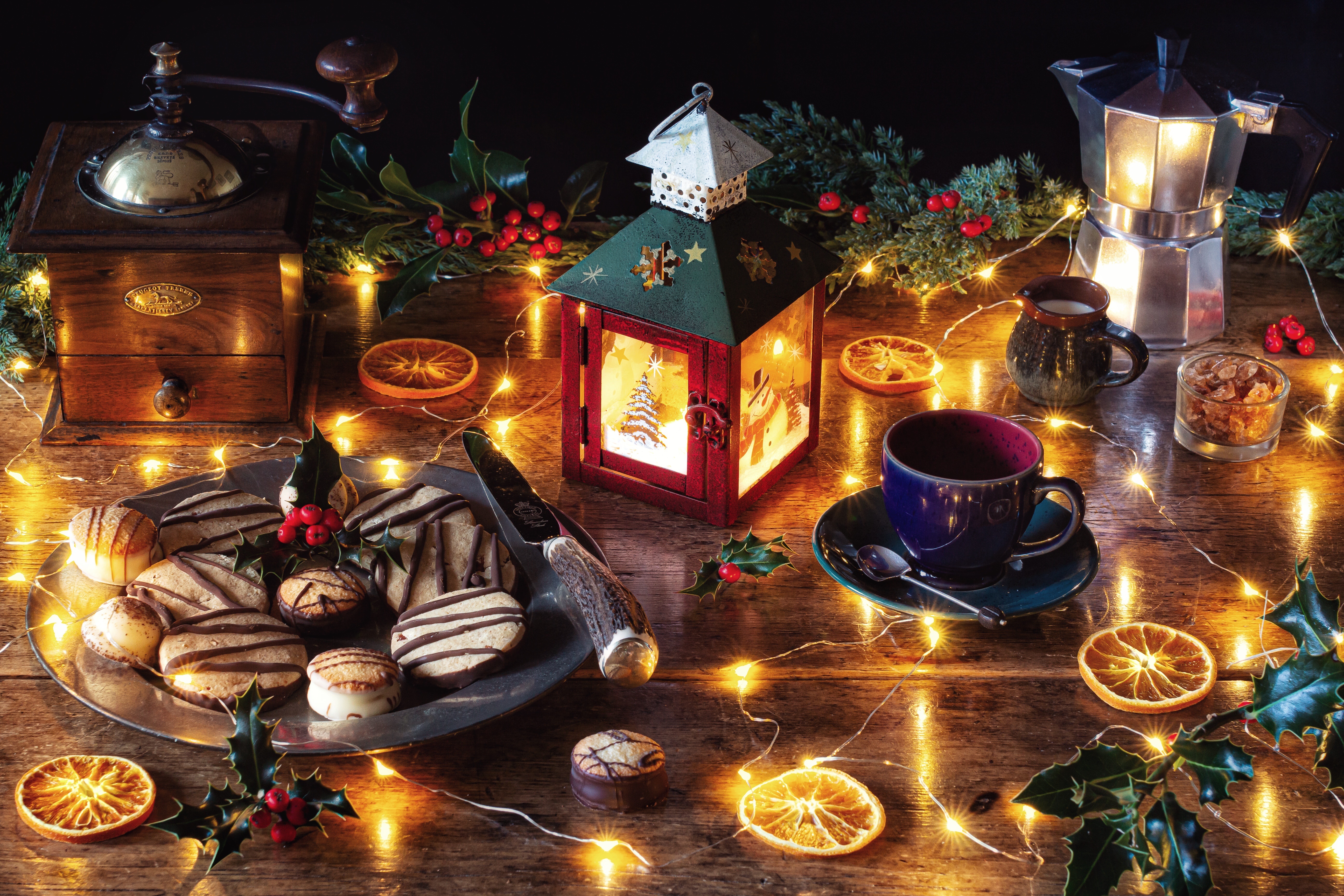 Free download wallpaper Still Life, Cup, Christmas, Lantern, Photography, Cookie on your PC desktop