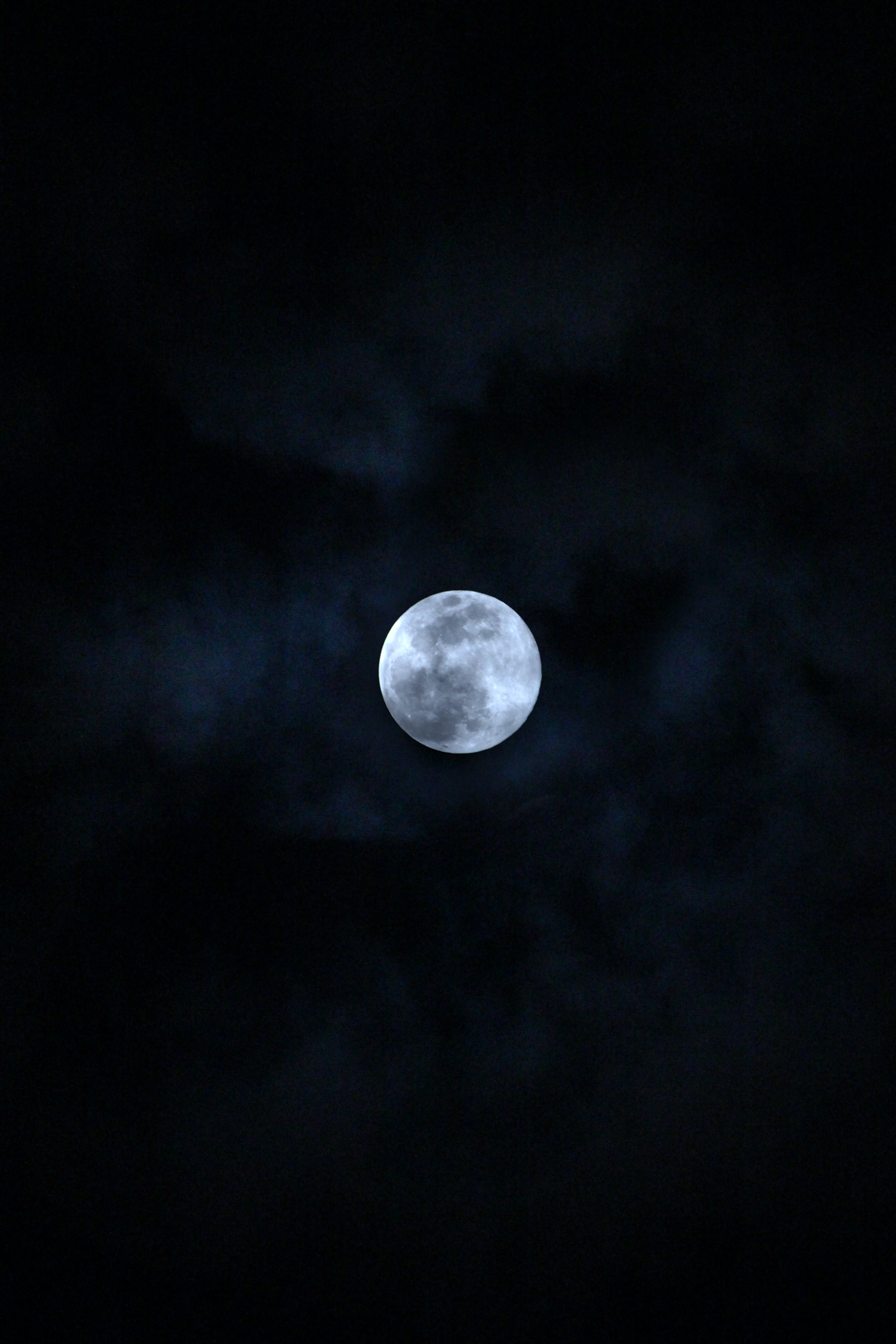 Descarga gratis la imagen Noche, Nubes, Oscuro, Luna en el escritorio de tu PC
