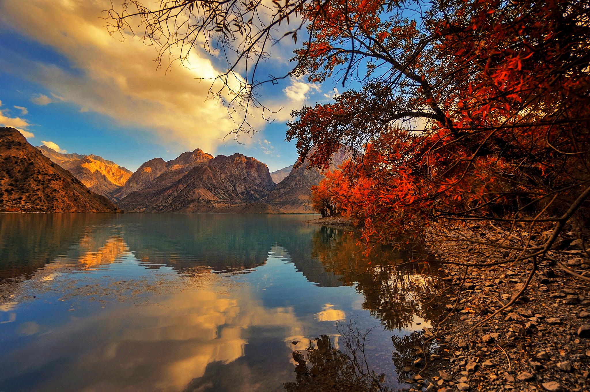 PCデスクトップに風景, 木, 秋, 湖, 山, 地球, 空, クラウド画像を無料でダウンロード