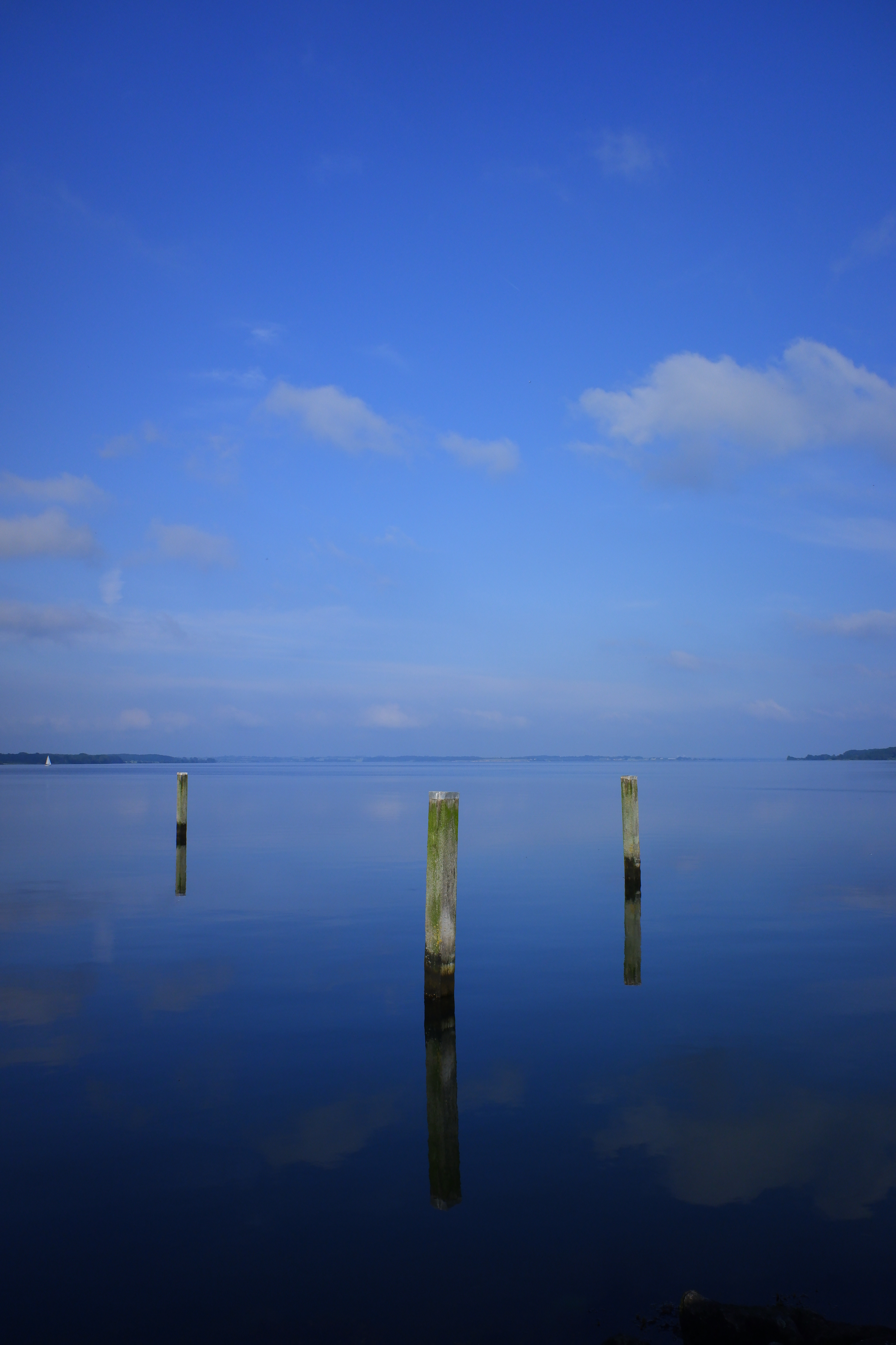 nature, water, sky, horizon, reflection, pillars, posts