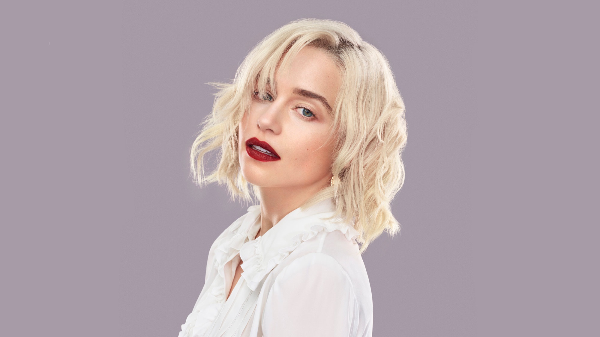 Download mobile wallpaper Blonde, English, Model, Blue Eyes, Celebrity, Actress, Lipstick, Emilia Clarke for free.