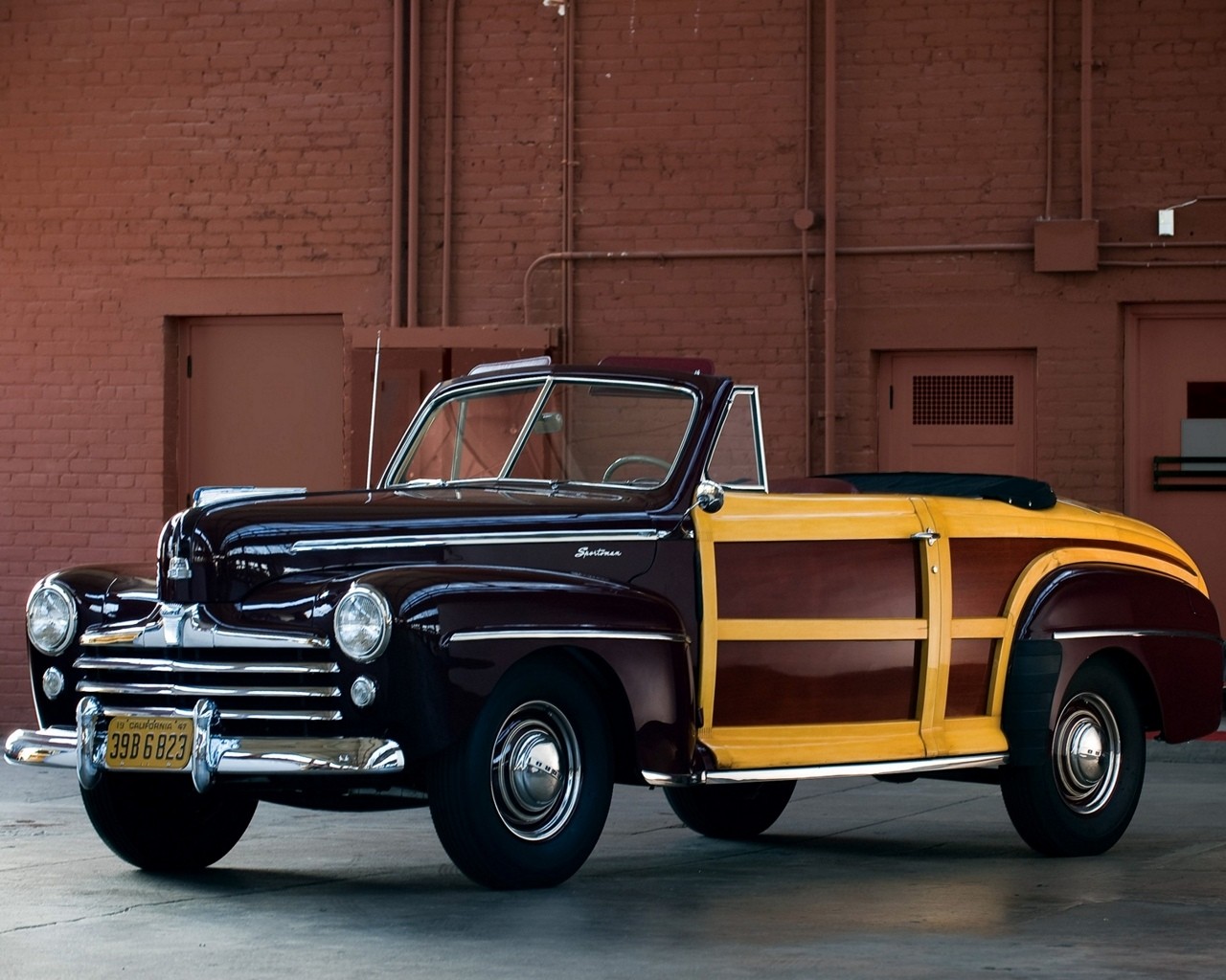 Завантажити шпалери 1947 Ford Woodie Convertible на телефон безкоштовно