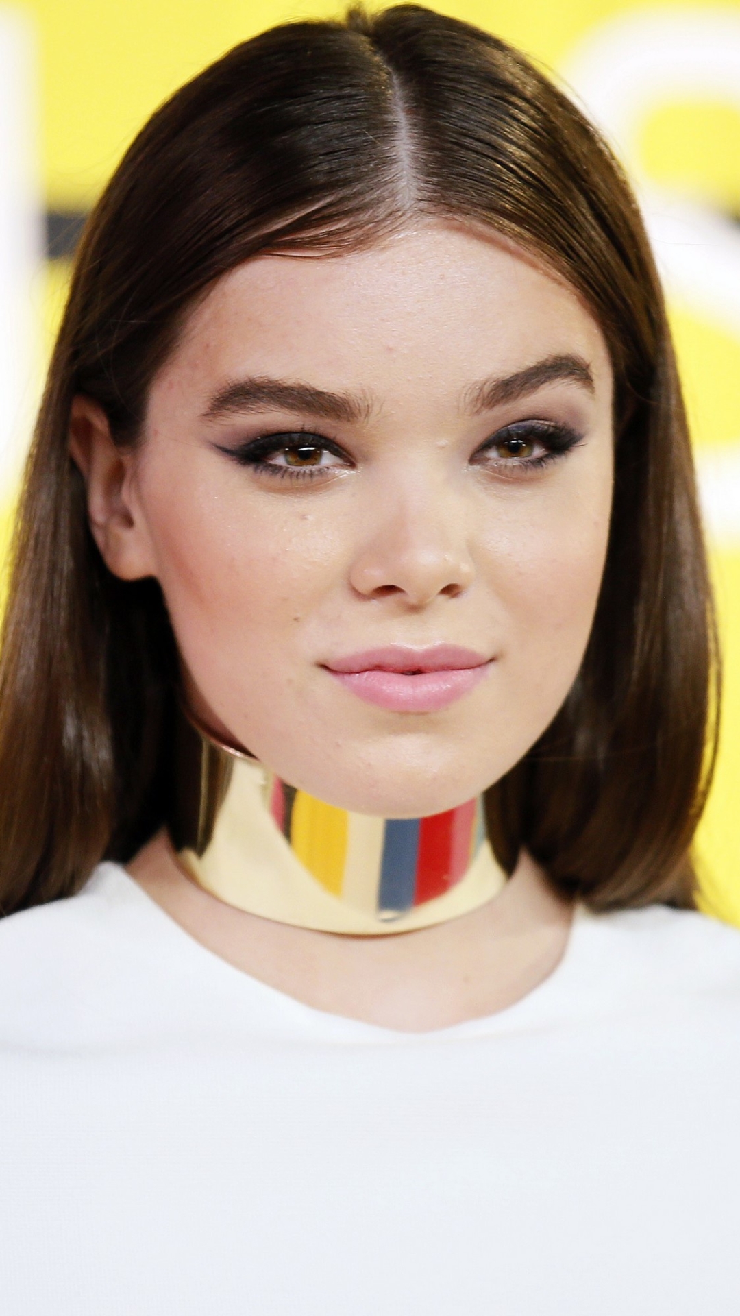 Download mobile wallpaper Singer, Brunette, American, Celebrity, Brown Eyes, Actress, Hailee Steinfeld for free.