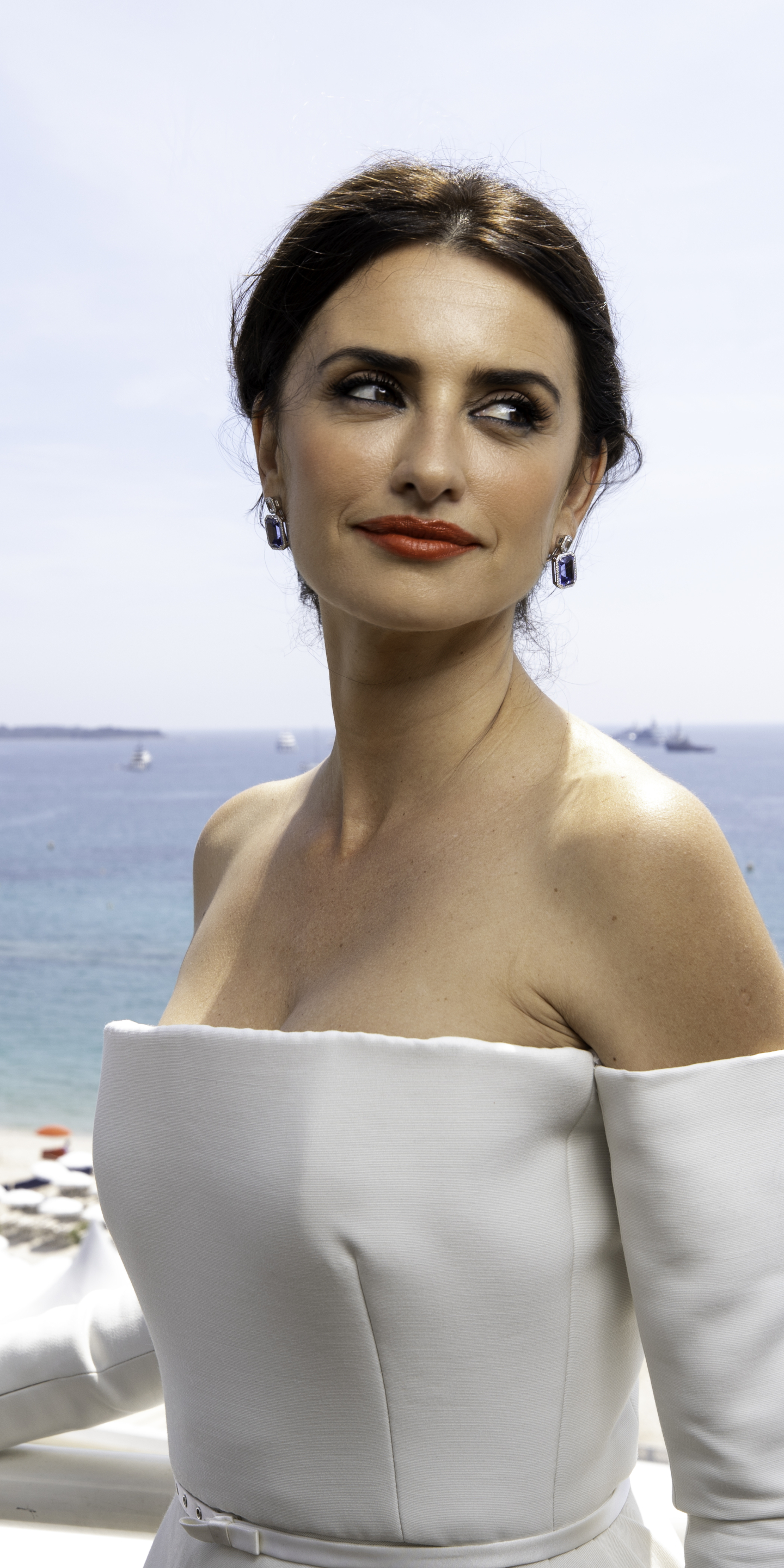 Download mobile wallpaper Penelope Cruz, Celebrity, Actress, Lipstick, Spanish for free.