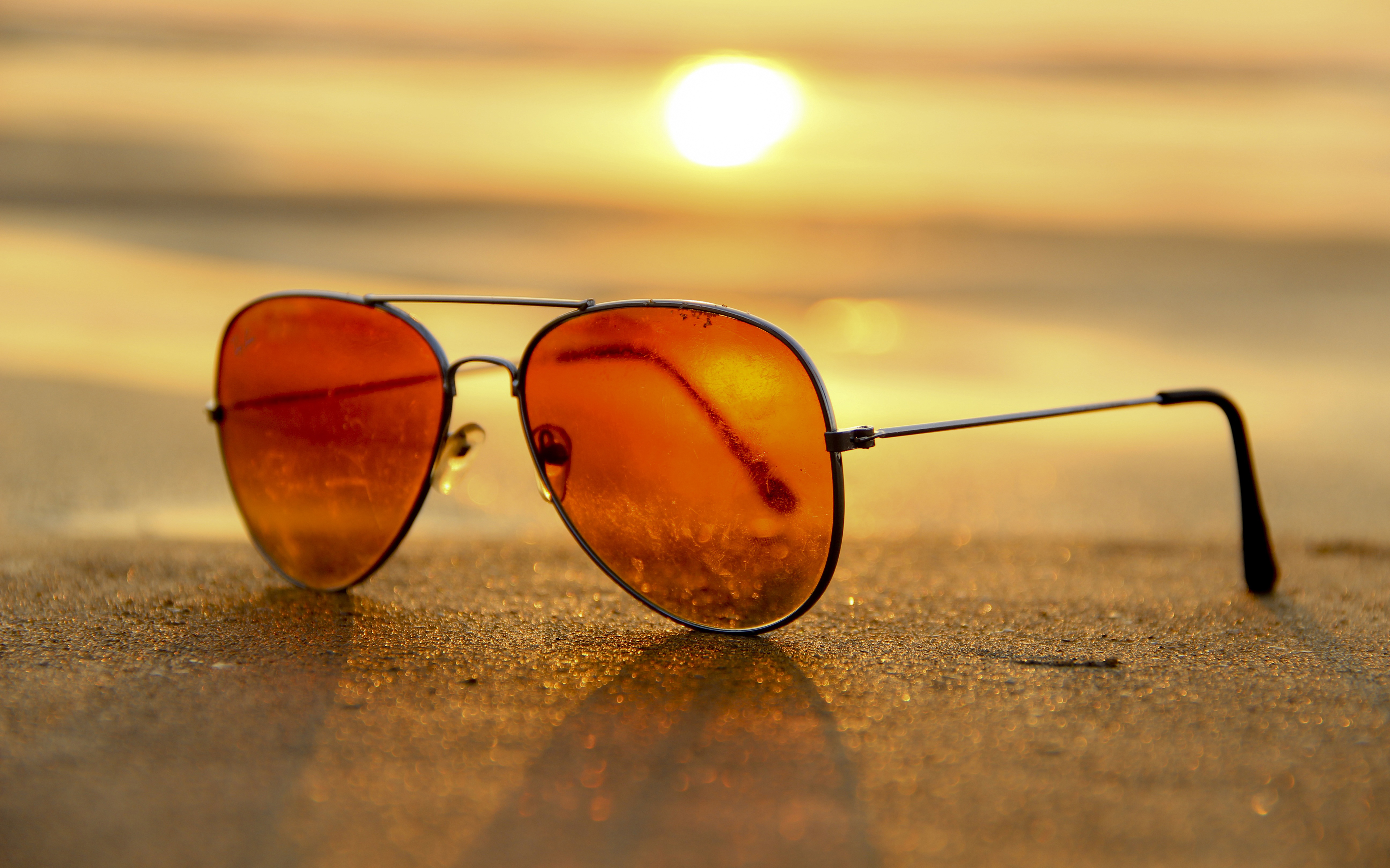 Скачать обои бесплатно Солнце, Пляж, Песок, Солнцезащитные Очки, Сделано Человеком картинка на рабочий стол ПК