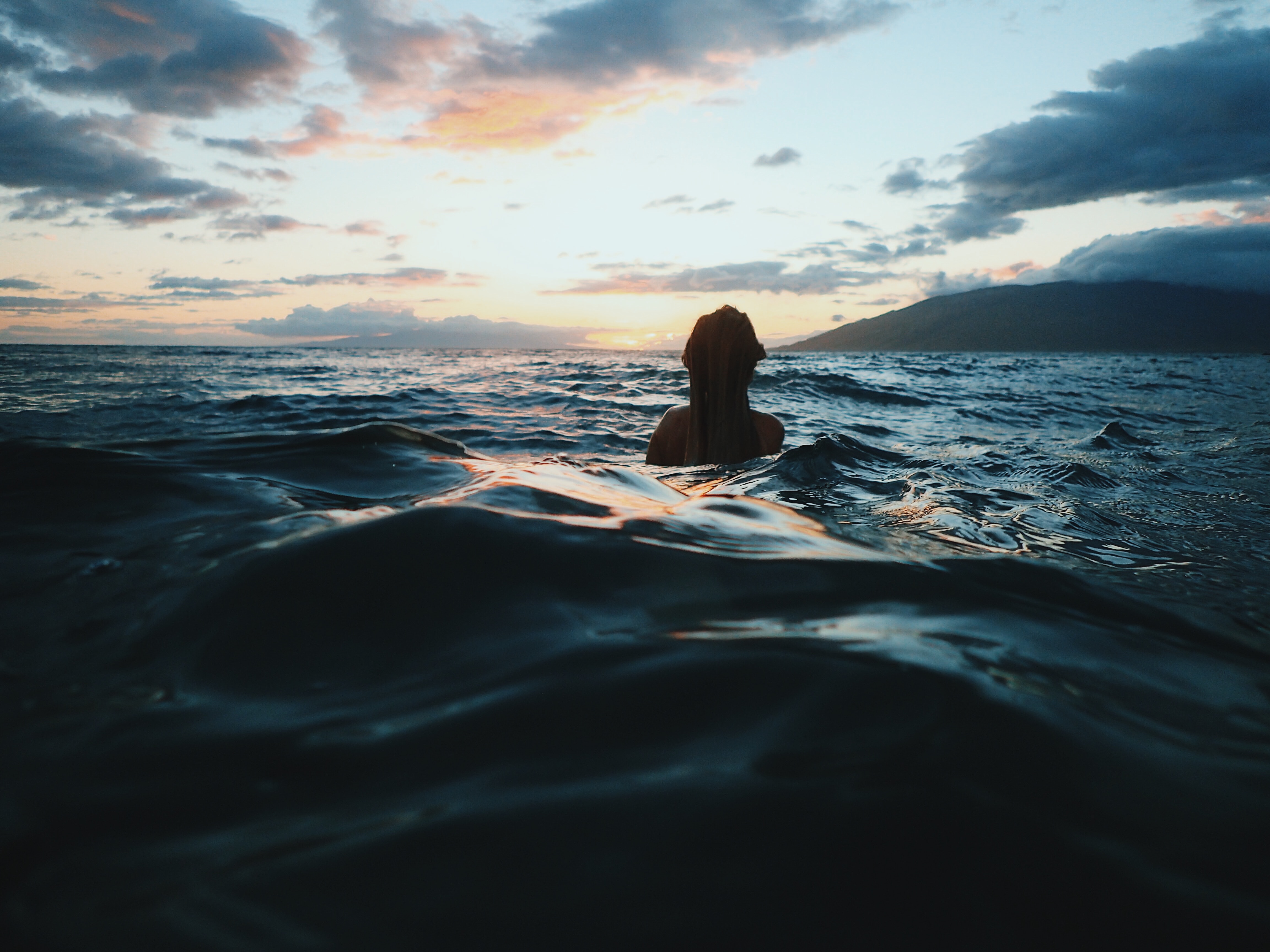 Laden Sie das Sunset, Verschiedenes, Sonstige, Mensch, Person, Wasser, Waves, Sea-Bild kostenlos auf Ihren PC-Desktop herunter