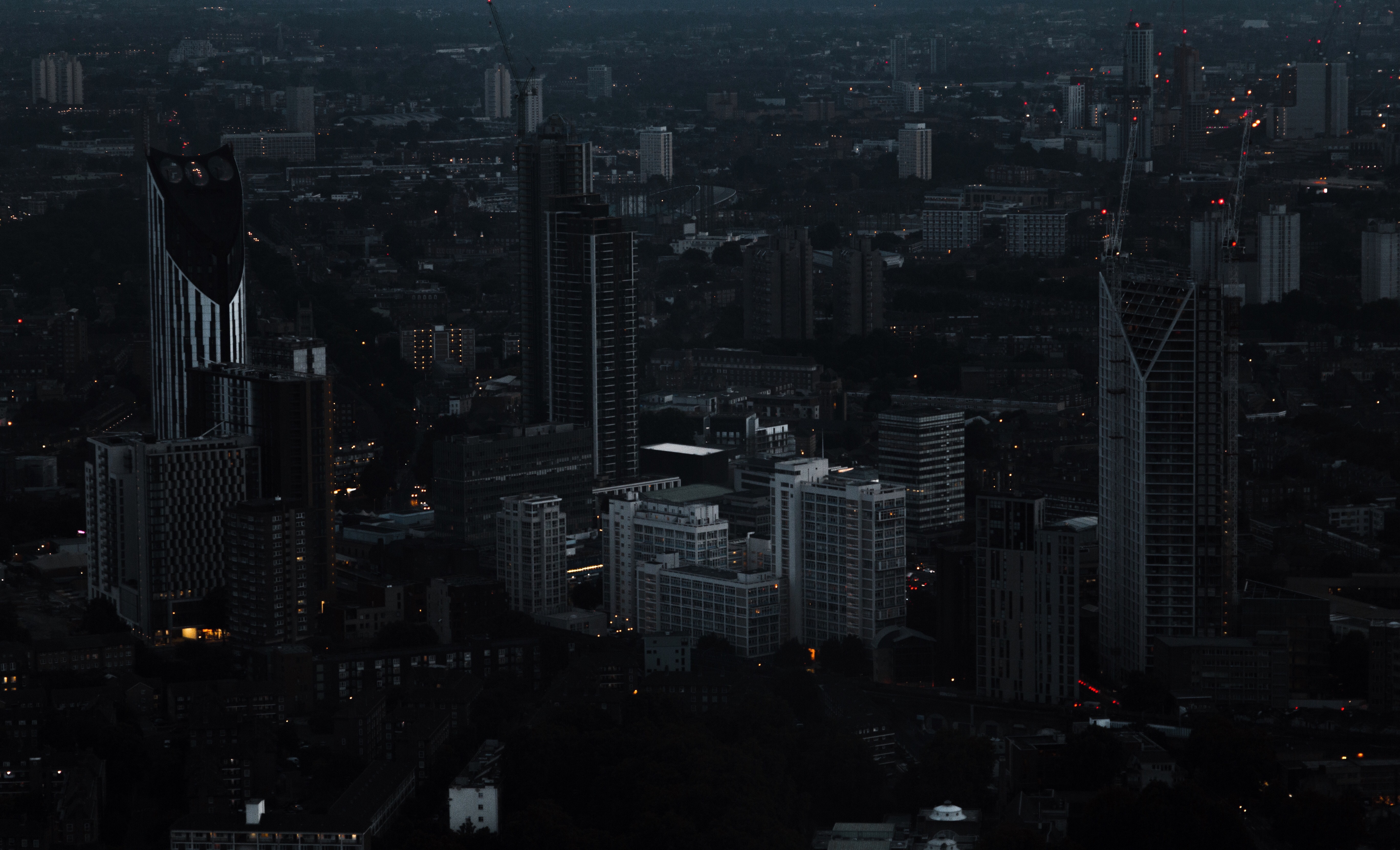 101498 Bild herunterladen städte, großbritannien, london, wolkenkratzer, nächtliche stadt, night city, vereinigtes königreich - Hintergrundbilder und Bildschirmschoner kostenlos