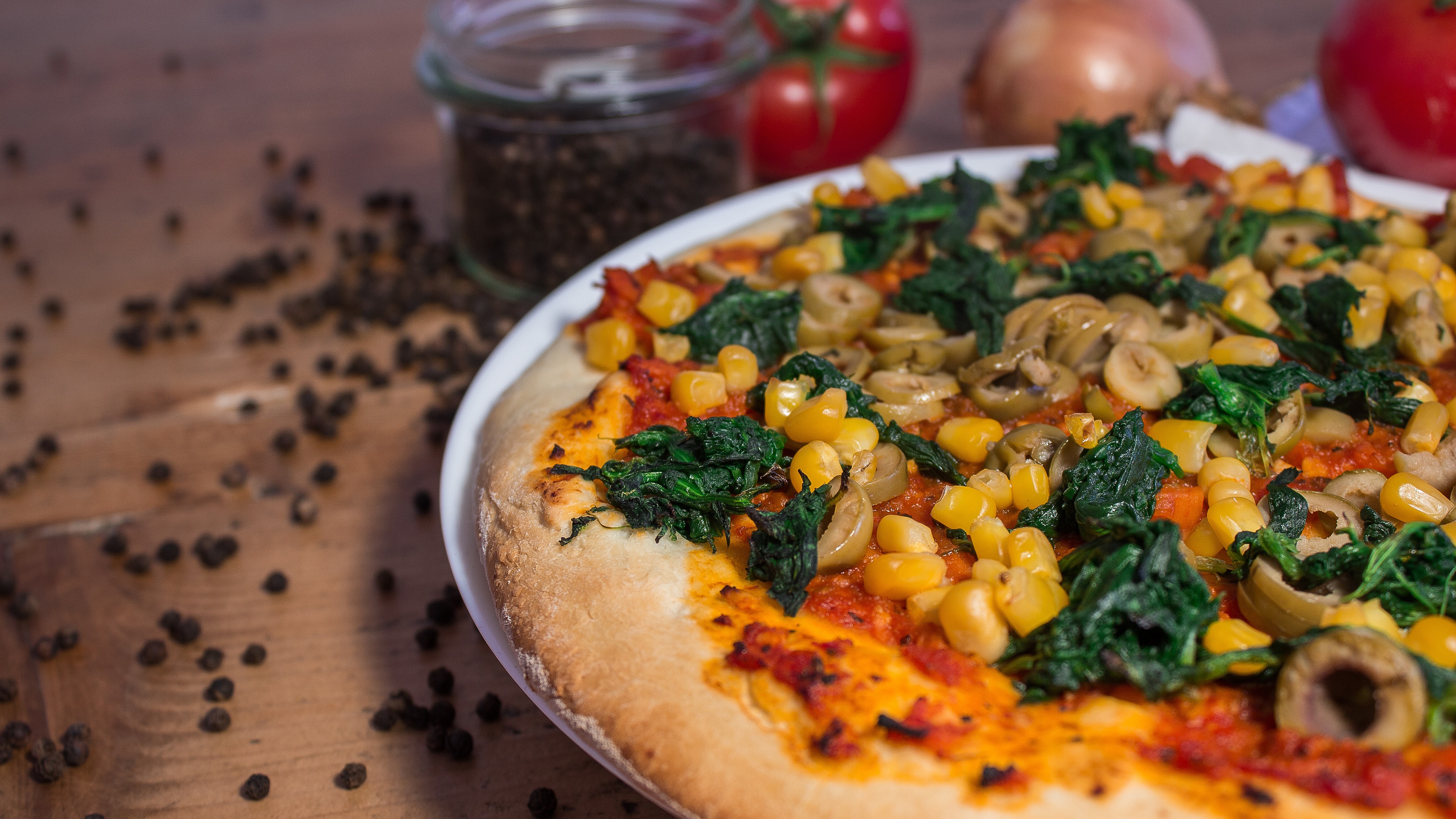 Laden Sie das Gemüse, Pizza, Pfeffer, Gewürze, Mais, Käse, Olive, Nahrungsmittel-Bild kostenlos auf Ihren PC-Desktop herunter