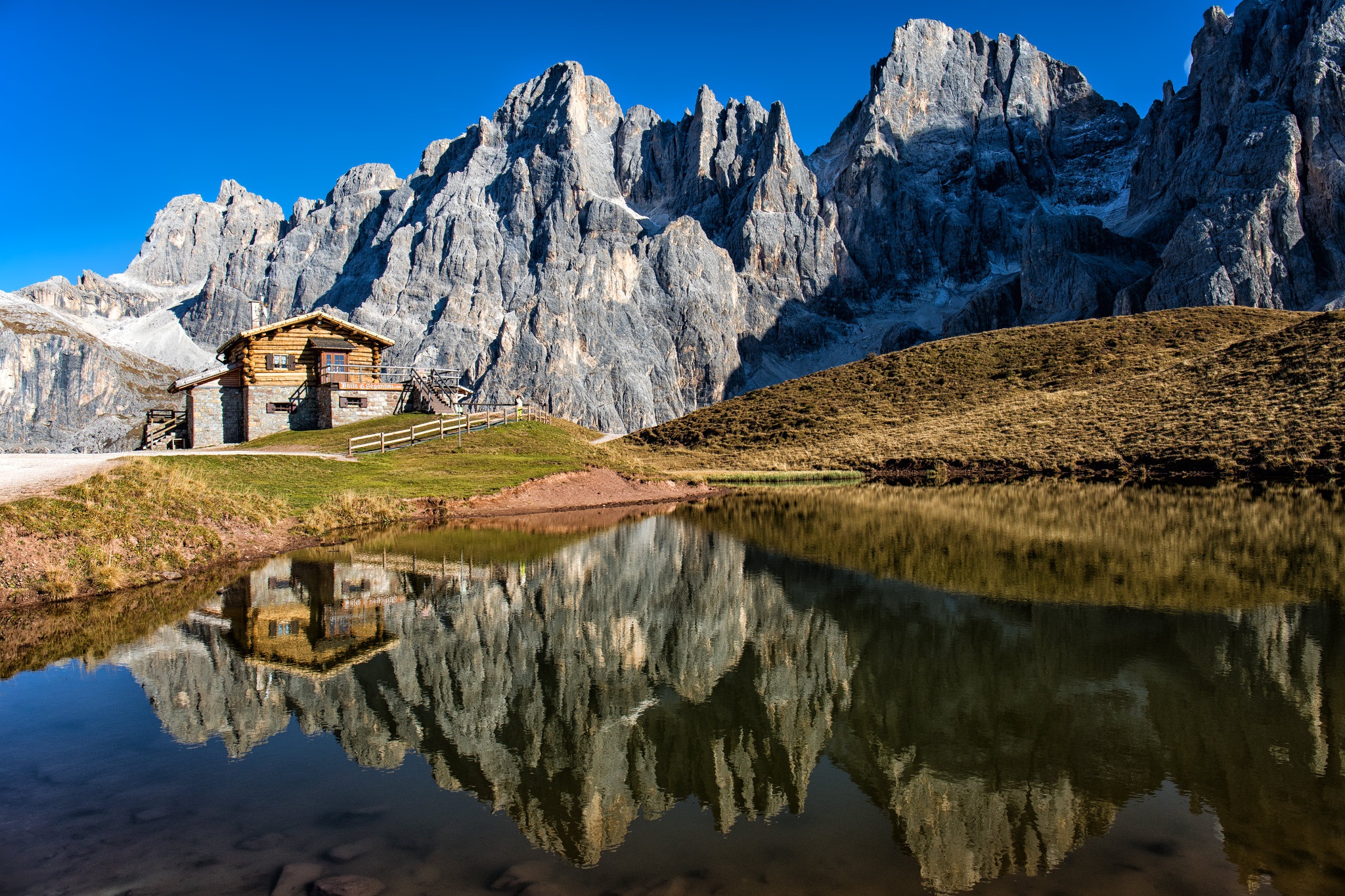 Download mobile wallpaper Mountains, Italy, Mountain, Lake, Reflection, Alps, Photography, Dolomites, Cabin for free.