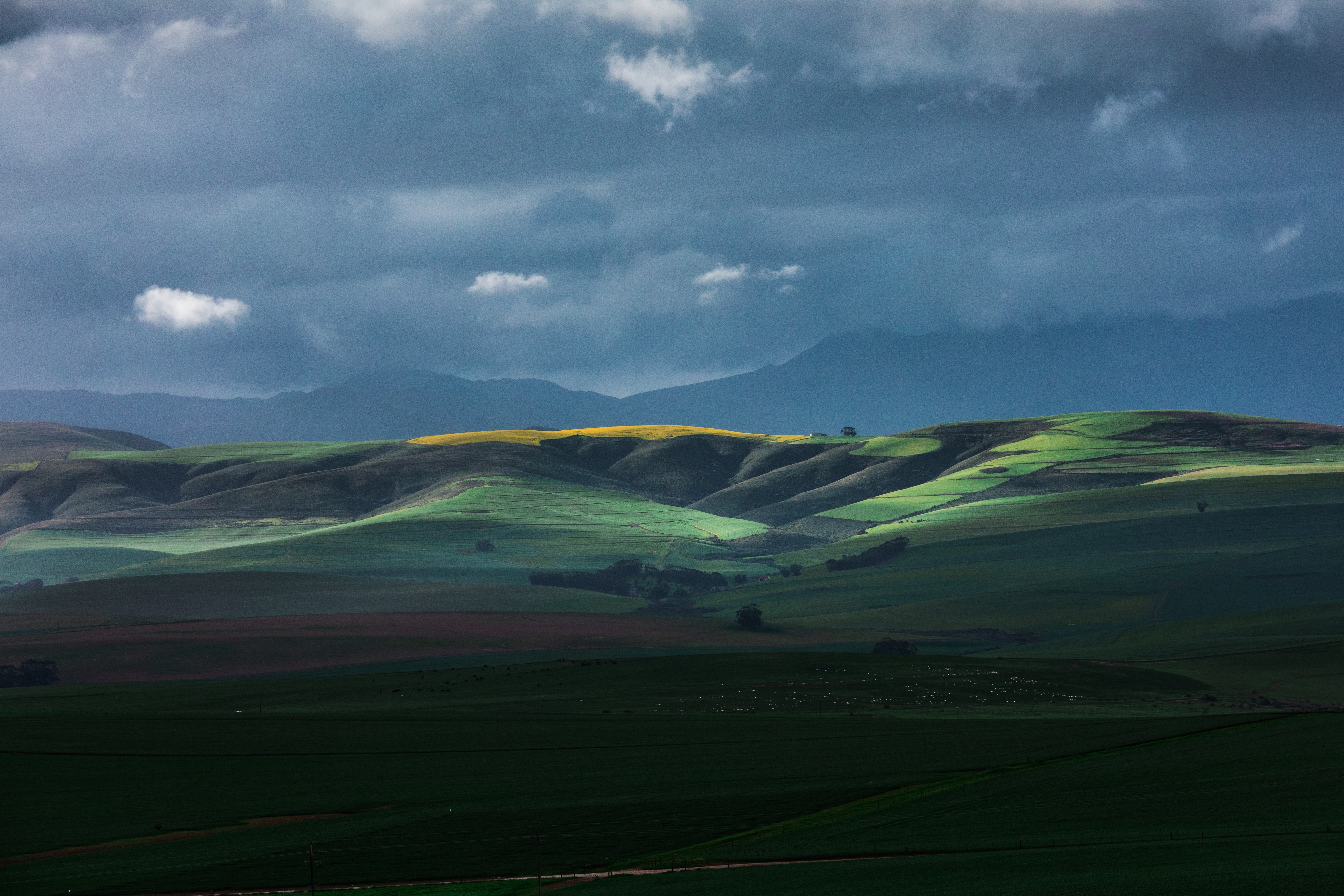 Laden Sie das Die Hügel, Hügel, Clouds, Horizont, Sky, Natur, Feld-Bild kostenlos auf Ihren PC-Desktop herunter