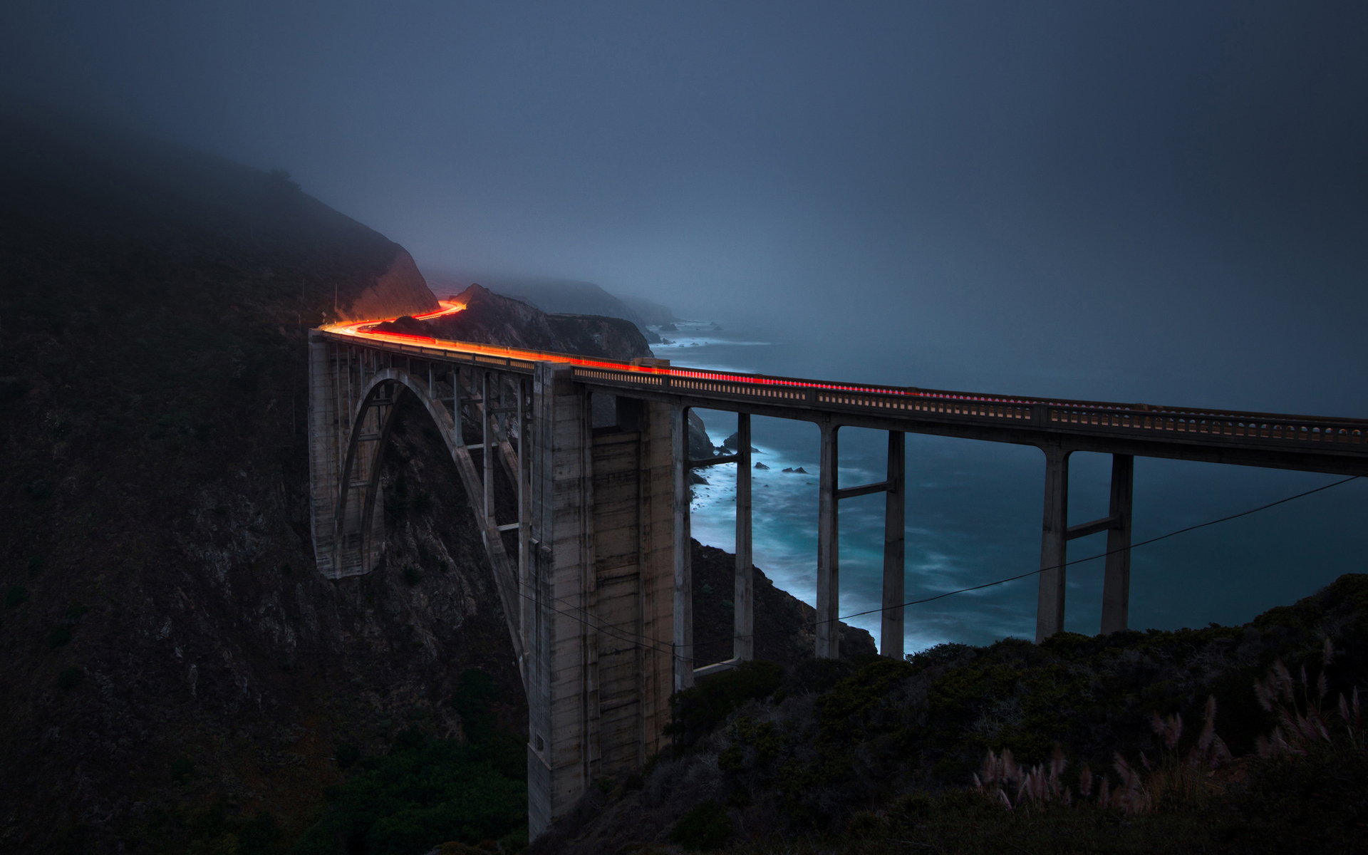 1470139 скачать картинку туман, промежуток времени, ночь, сделано человеком, мост, мост биксби крик, шоссе, легкий - обои и заставки бесплатно