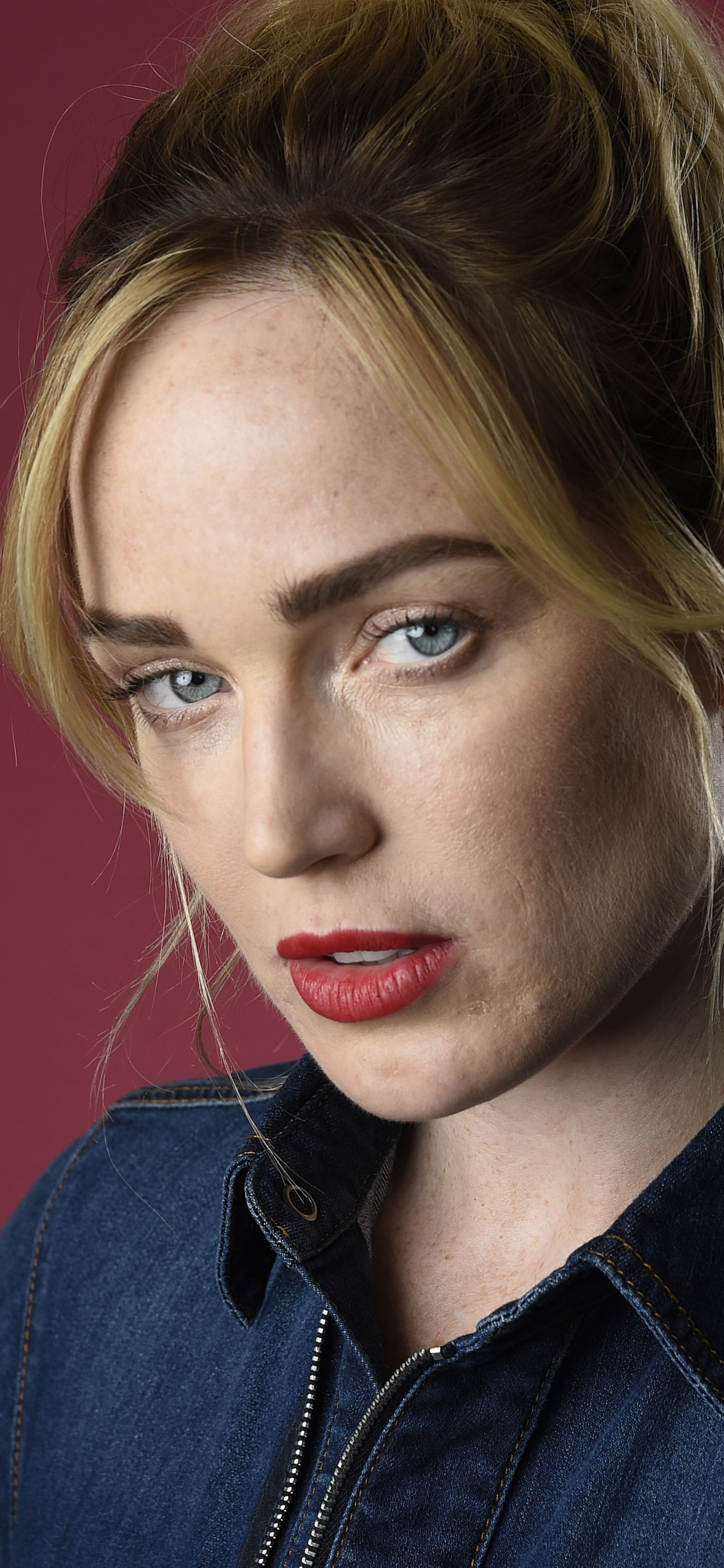 Download mobile wallpaper Blonde, Face, Blue Eyes, American, Celebrity, Actress, Lipstick, Caity Lotz for free.