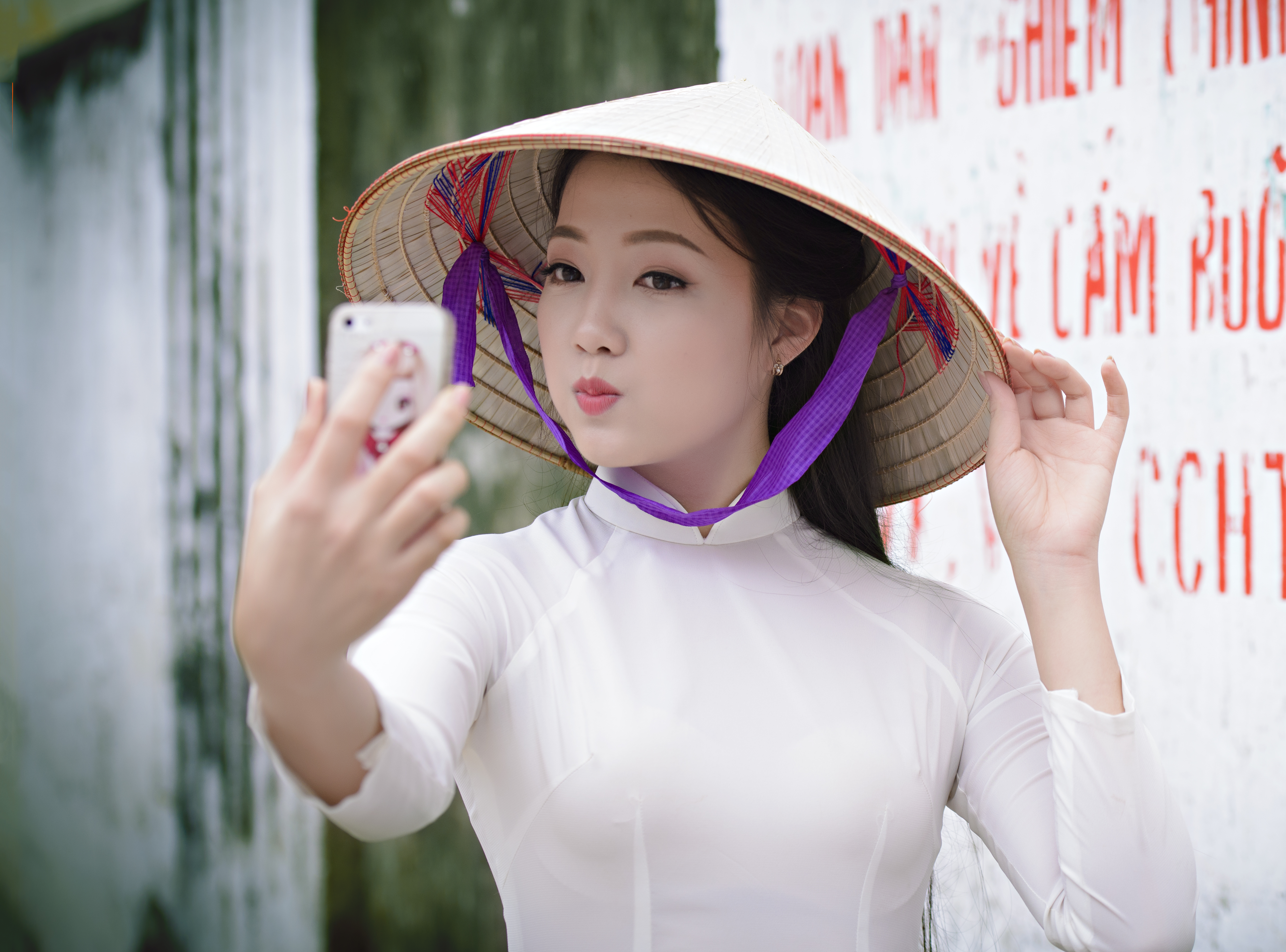 755170 скачать картинку женщины, азии, ао дай, азиатская коническая шляпа, селфи, вьетнамский - обои и заставки бесплатно