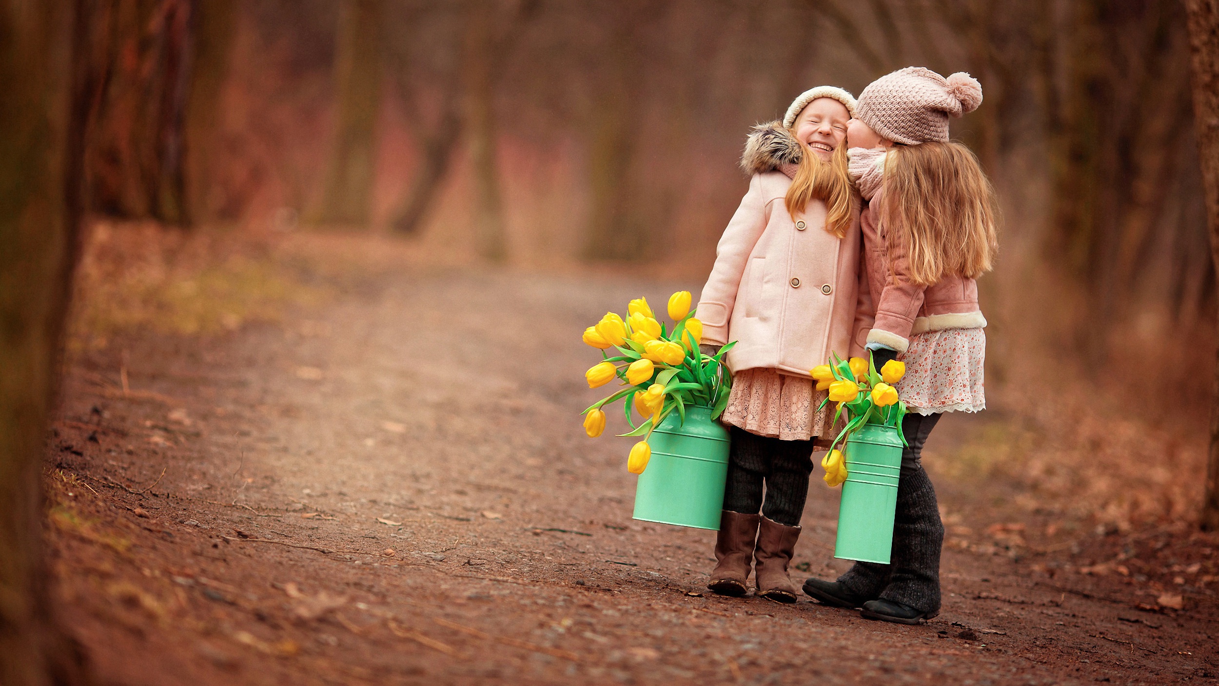 Laden Sie das Blume, Lächeln, Kind, Kuss, Fotografie-Bild kostenlos auf Ihren PC-Desktop herunter