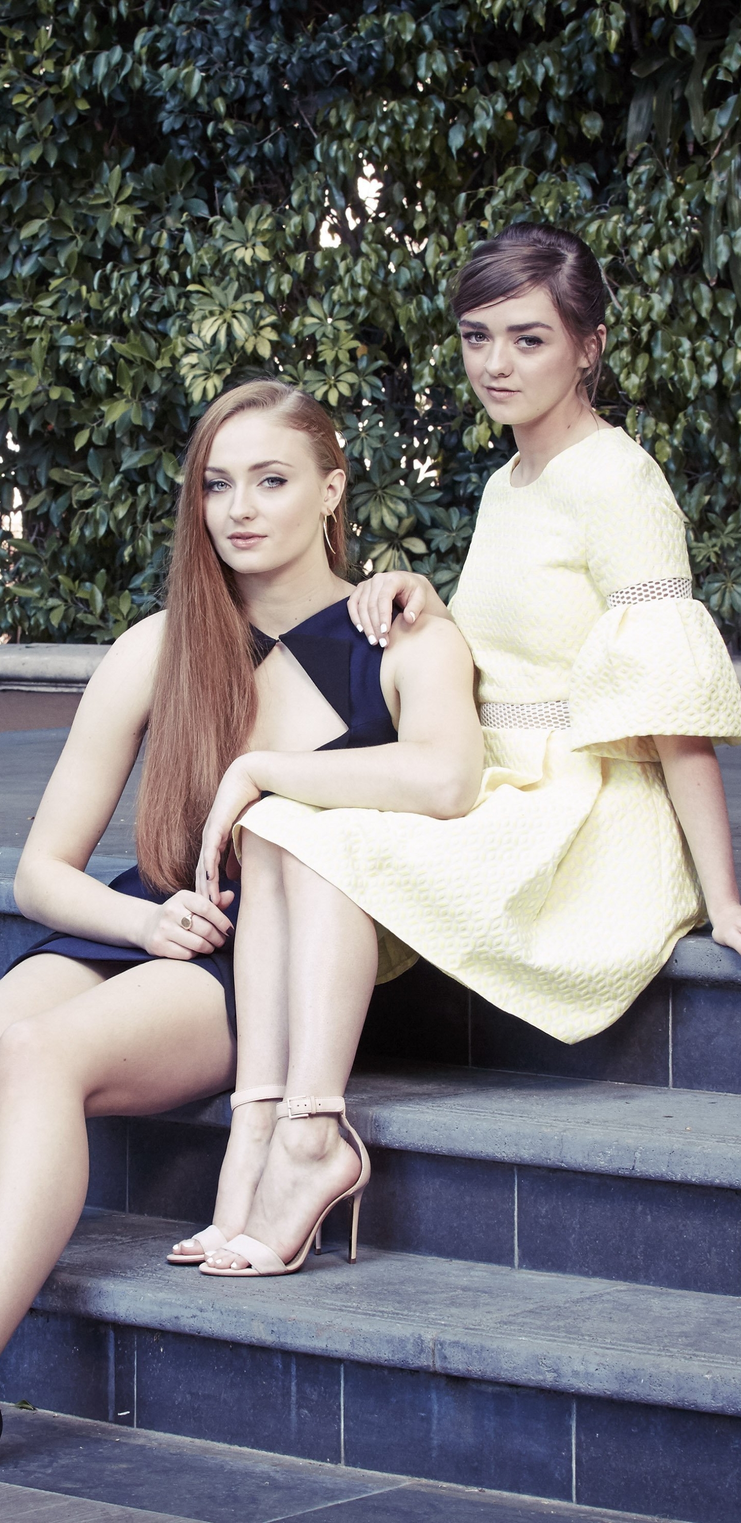 Download mobile wallpaper Redhead, Dress, Brunette, Celebrity, Actress, Maisie Williams, Sophie Turner for free.
