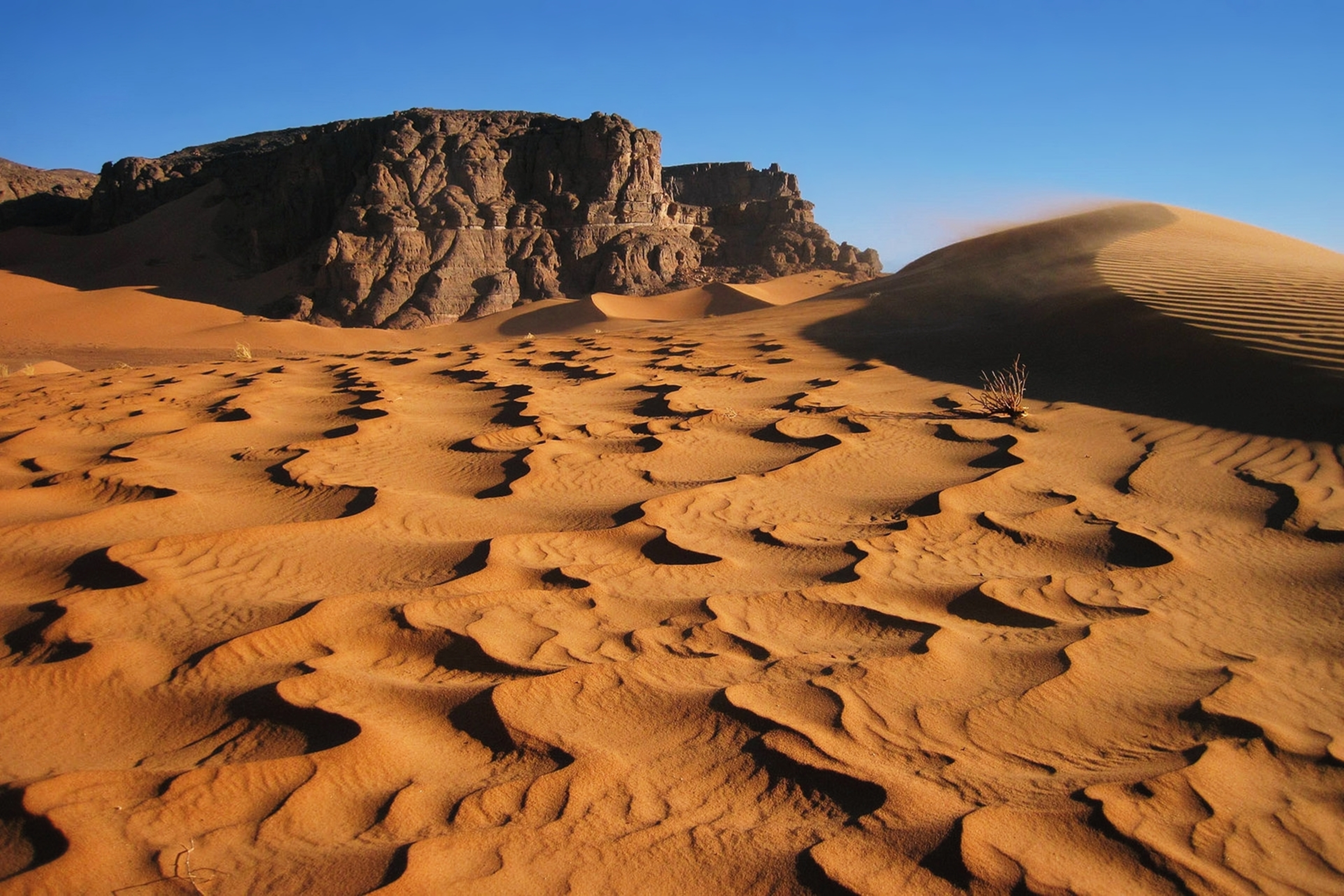 Handy-Wallpaper Landschaft, Sand, Düne, Steppe, Sahara, Afrika, Algerien, Erde/natur, Tassili N’Ajjer kostenlos herunterladen.
