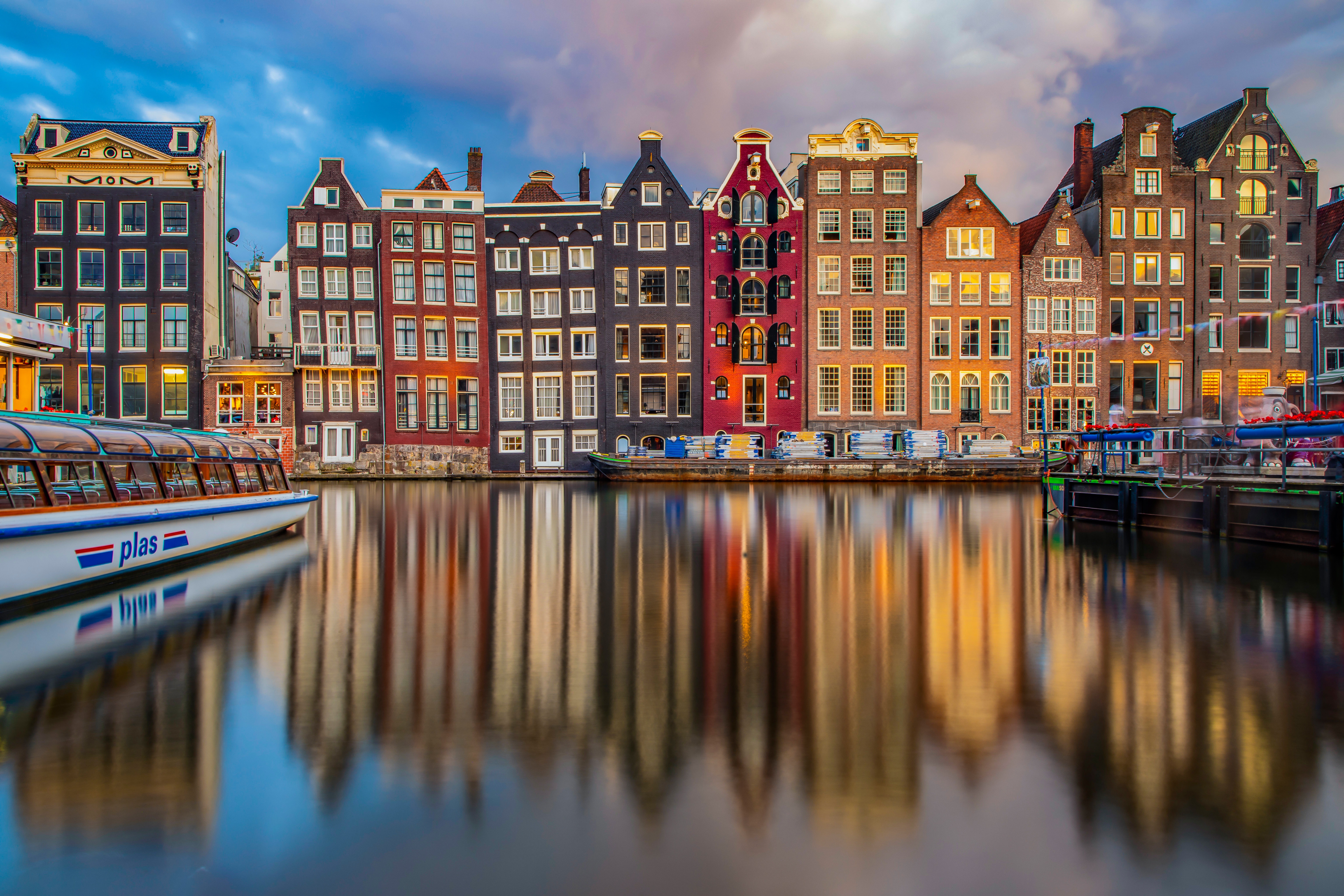 Laden Sie das Städte, Gebäude, Haus, Boot, Niederlande, Kanal, Amsterdam, Menschengemacht, Spiegelung-Bild kostenlos auf Ihren PC-Desktop herunter