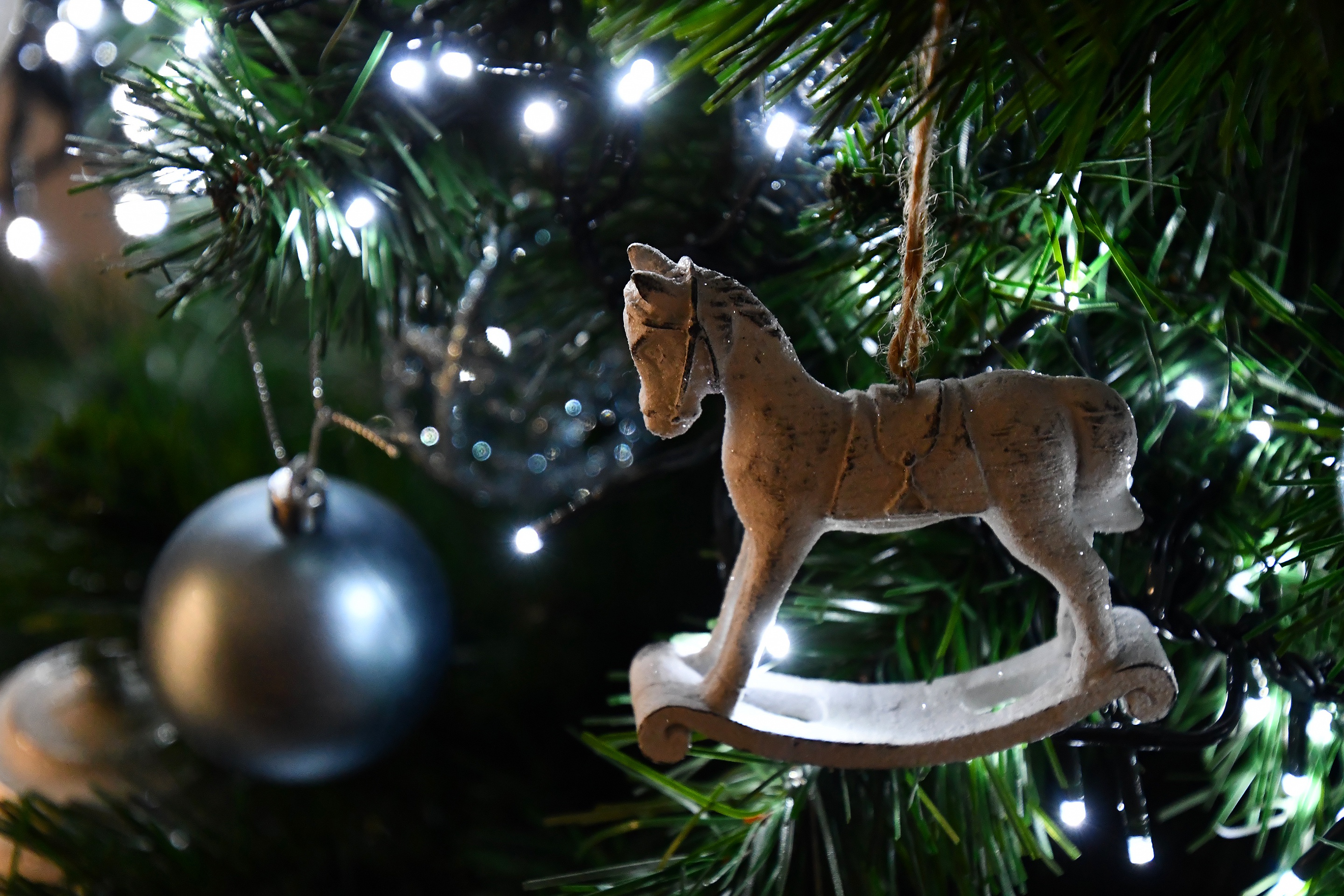 Download mobile wallpaper Christmas, Holiday, Decoration, Horse for free.
