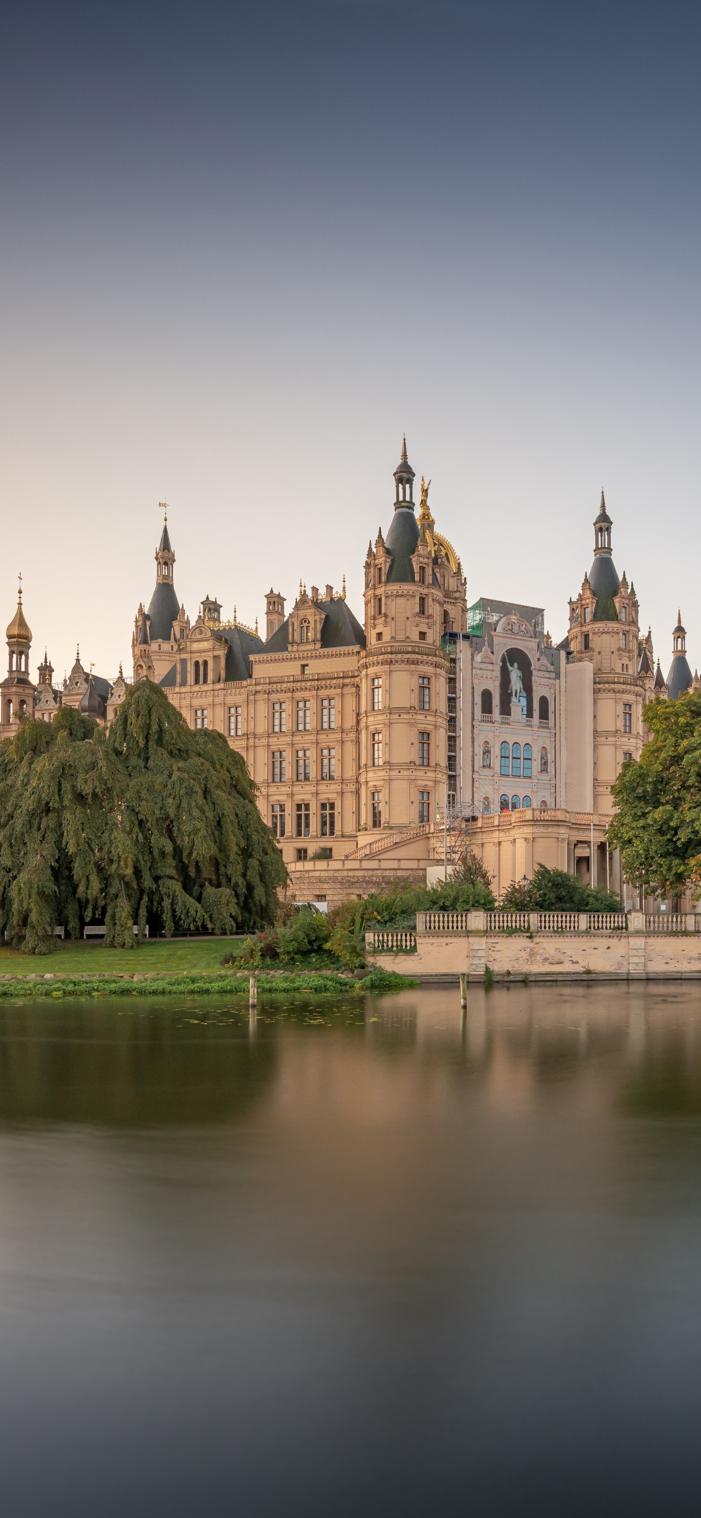 Free download wallpaper Lake, Bridge, Germany, Palace, Man Made, Castle, Schwerin Palace, Palaces on your PC desktop