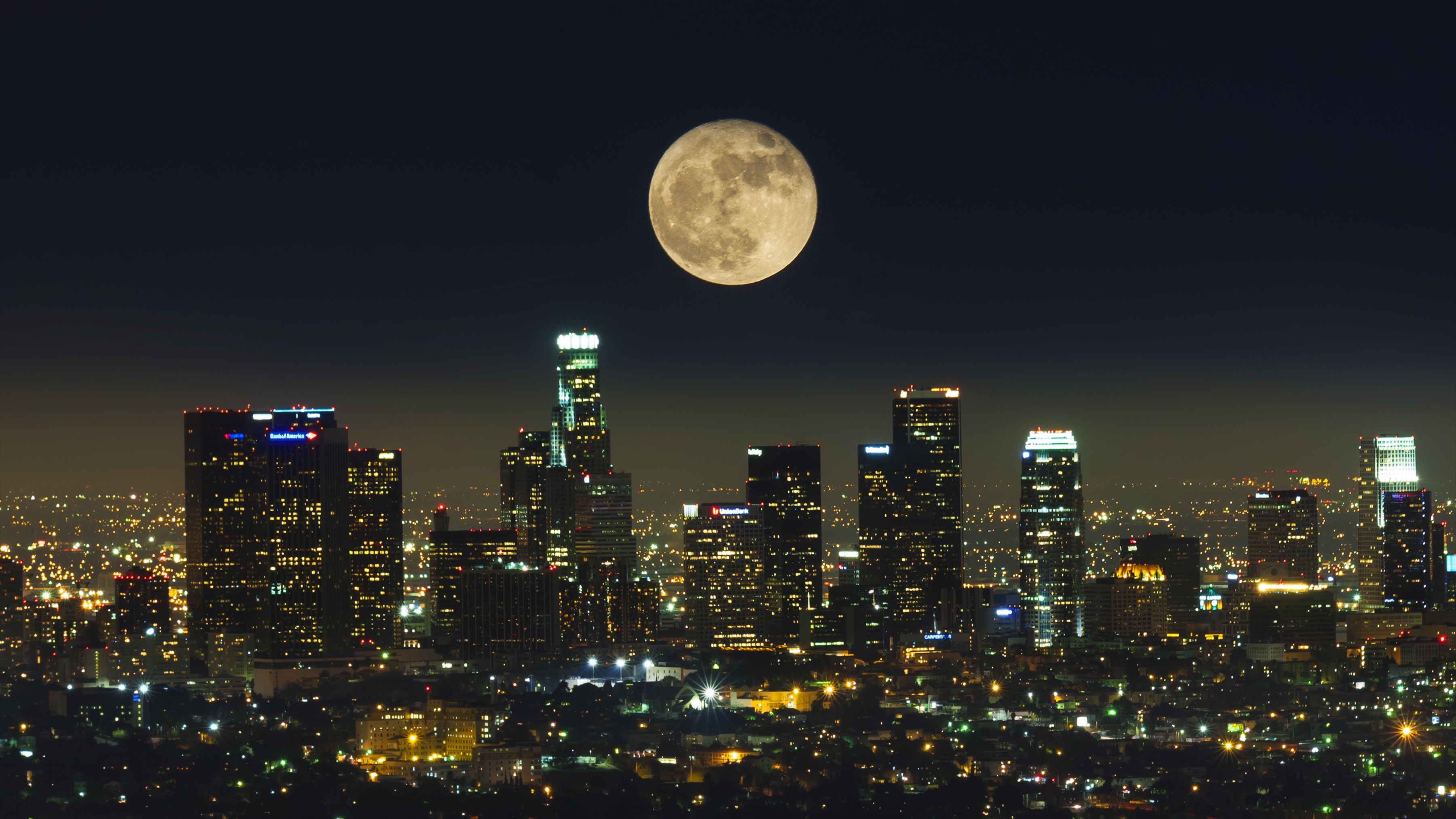Скачать обои бесплатно Города, Ночь, Луна, Город, Сша, Здание, Лос Анджелес, Небоскрёб, Сделано Человеком картинка на рабочий стол ПК