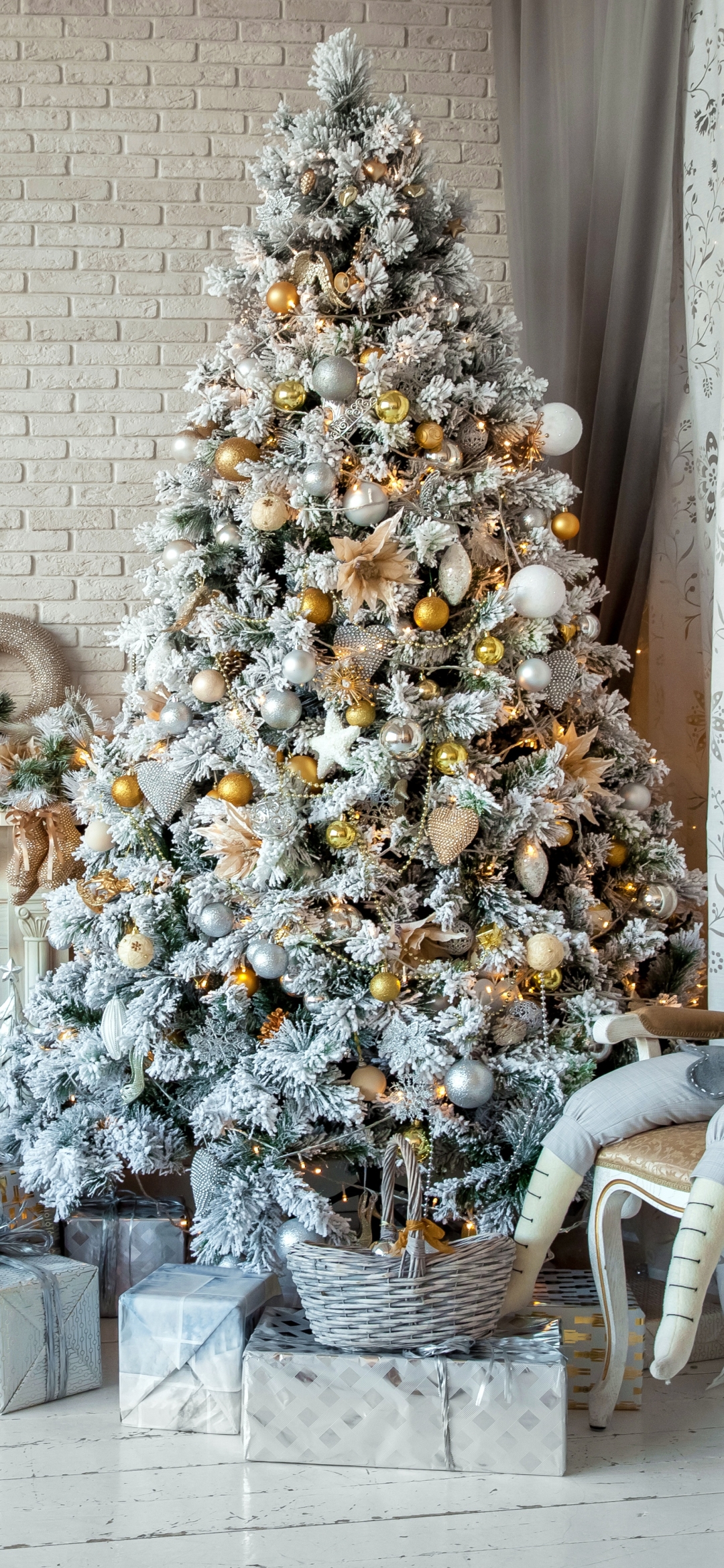 Download mobile wallpaper Christmas, Holiday, Gift, Christmas Tree for free.